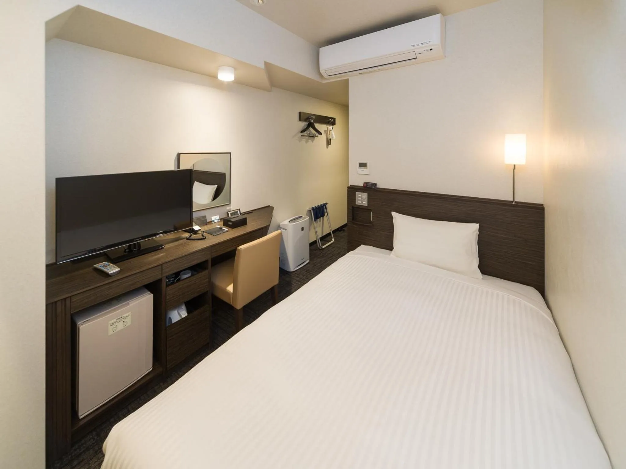 Photo of the whole room, Bed in Sotetsu Fresa Inn Ochanomizu Jimbocho