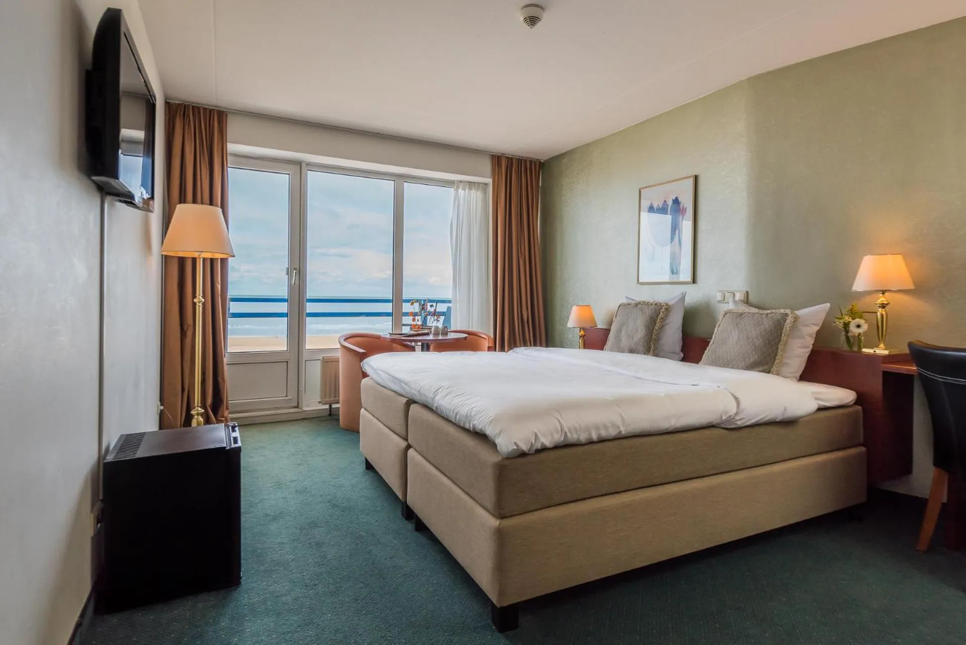 Bed in Prominent Inn Hotel