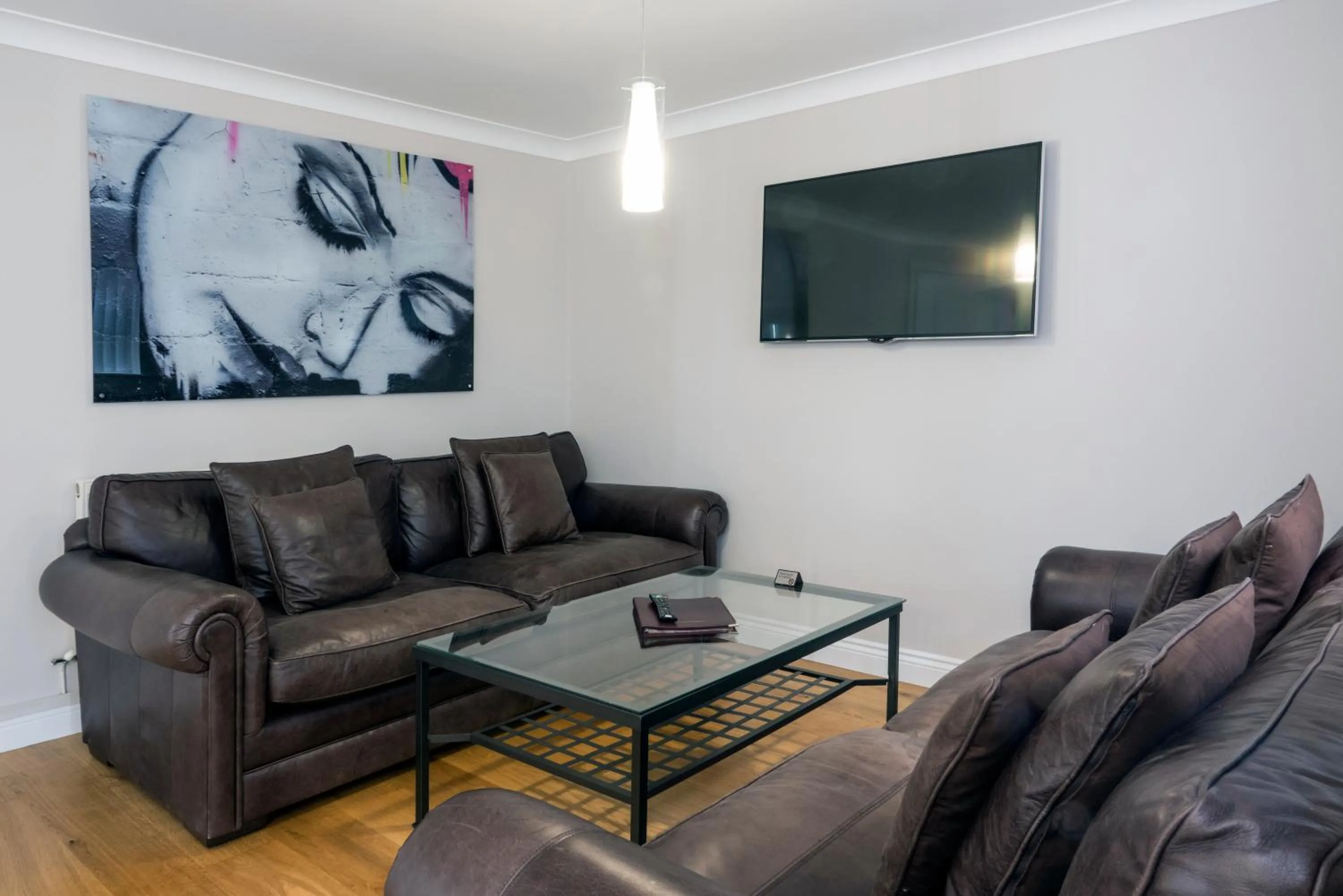 Living room in Hollies Hotel