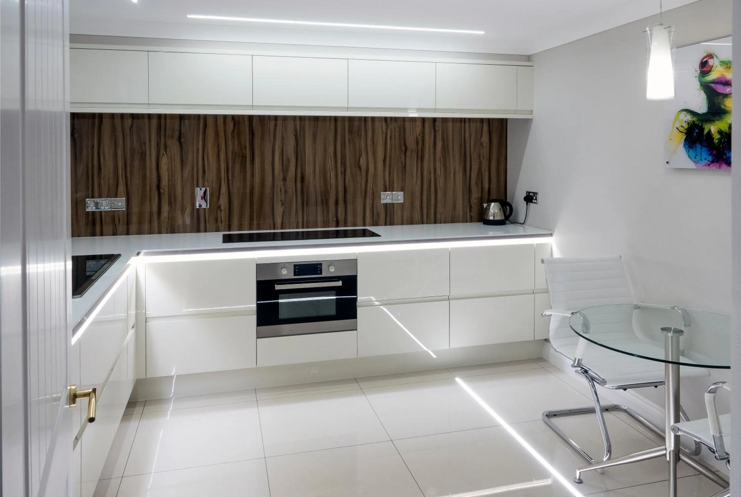 Kitchen or kitchenette in Hollies Hotel