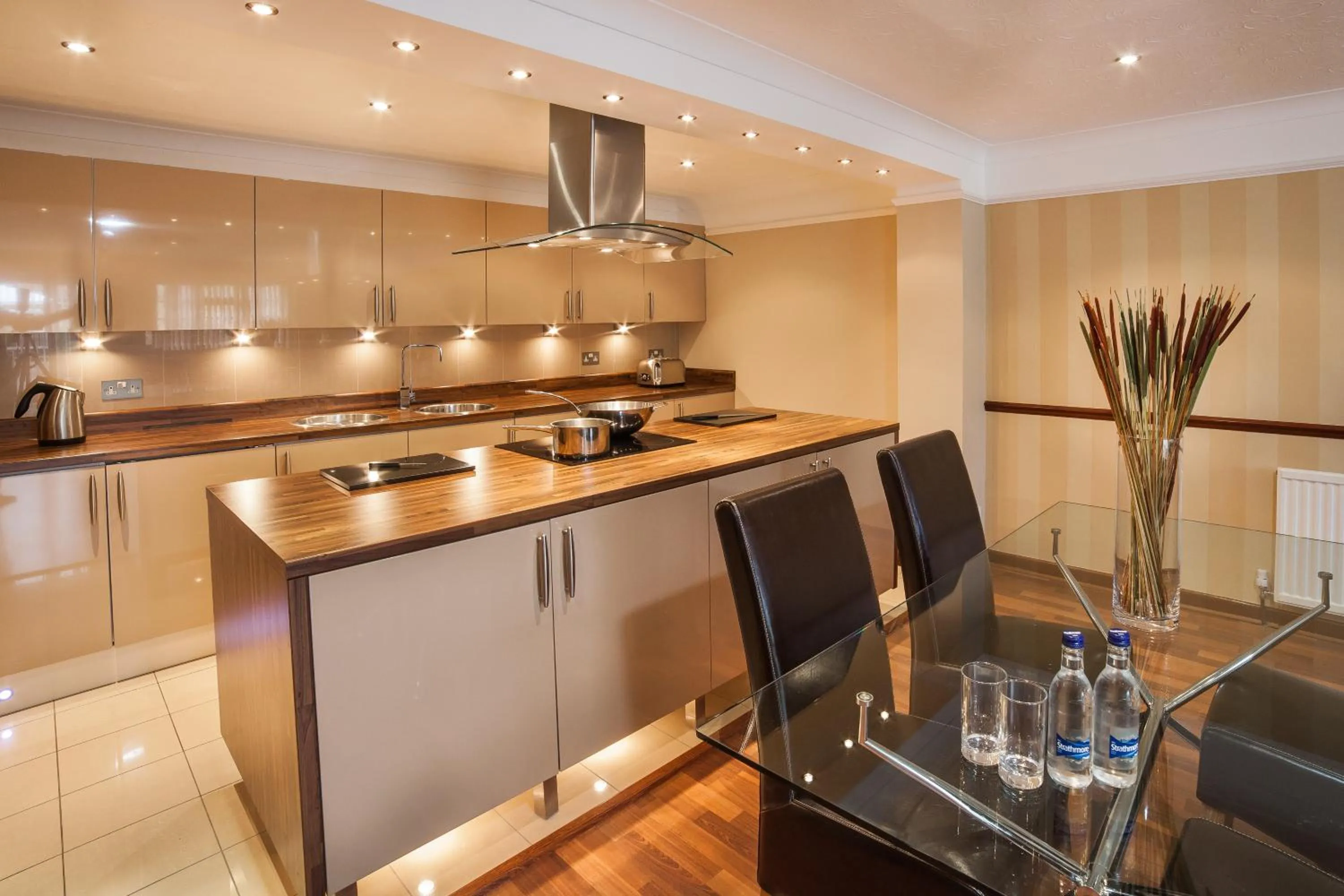 Dining area in Hollies Hotel