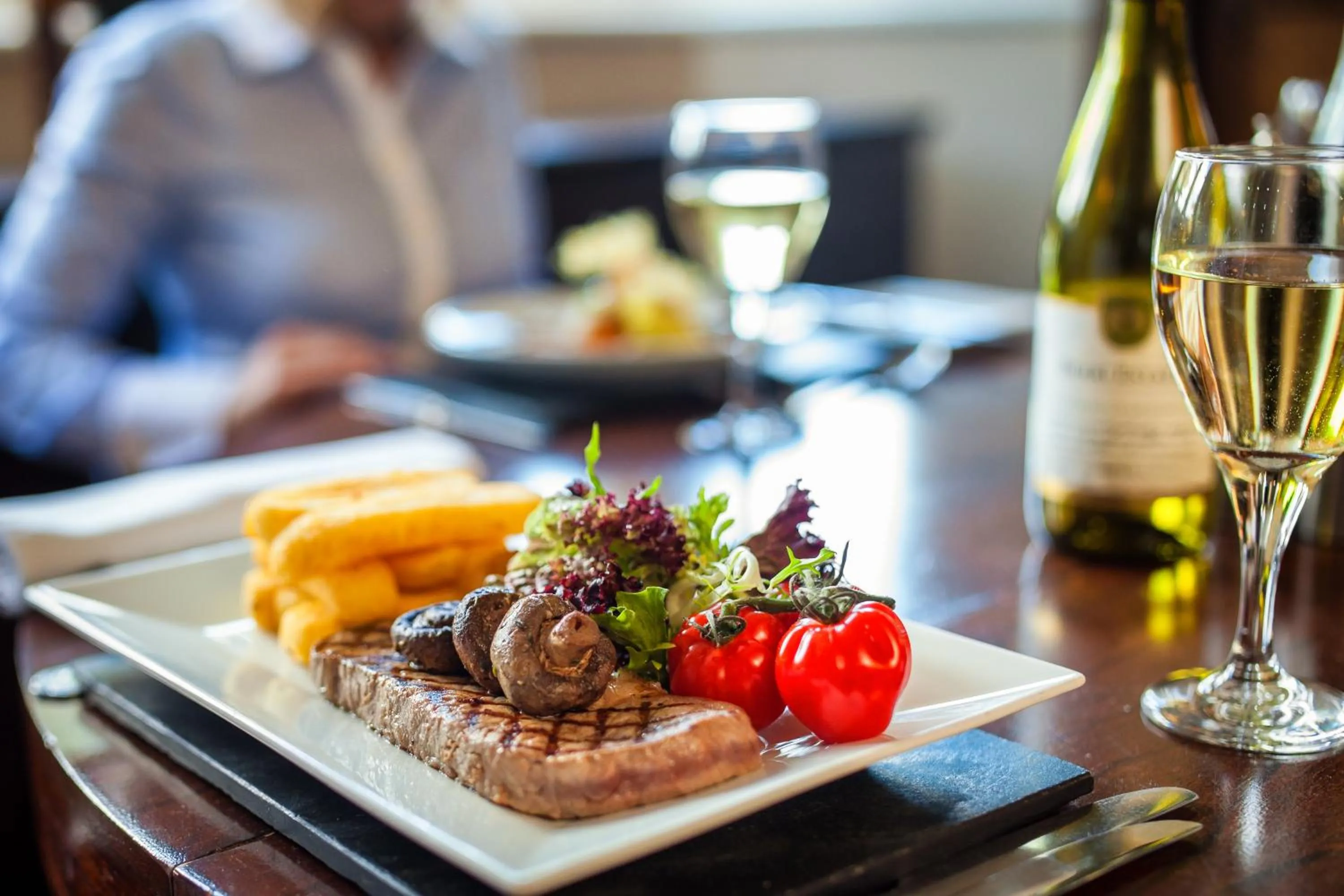 Food and drinks in Hollies Hotel