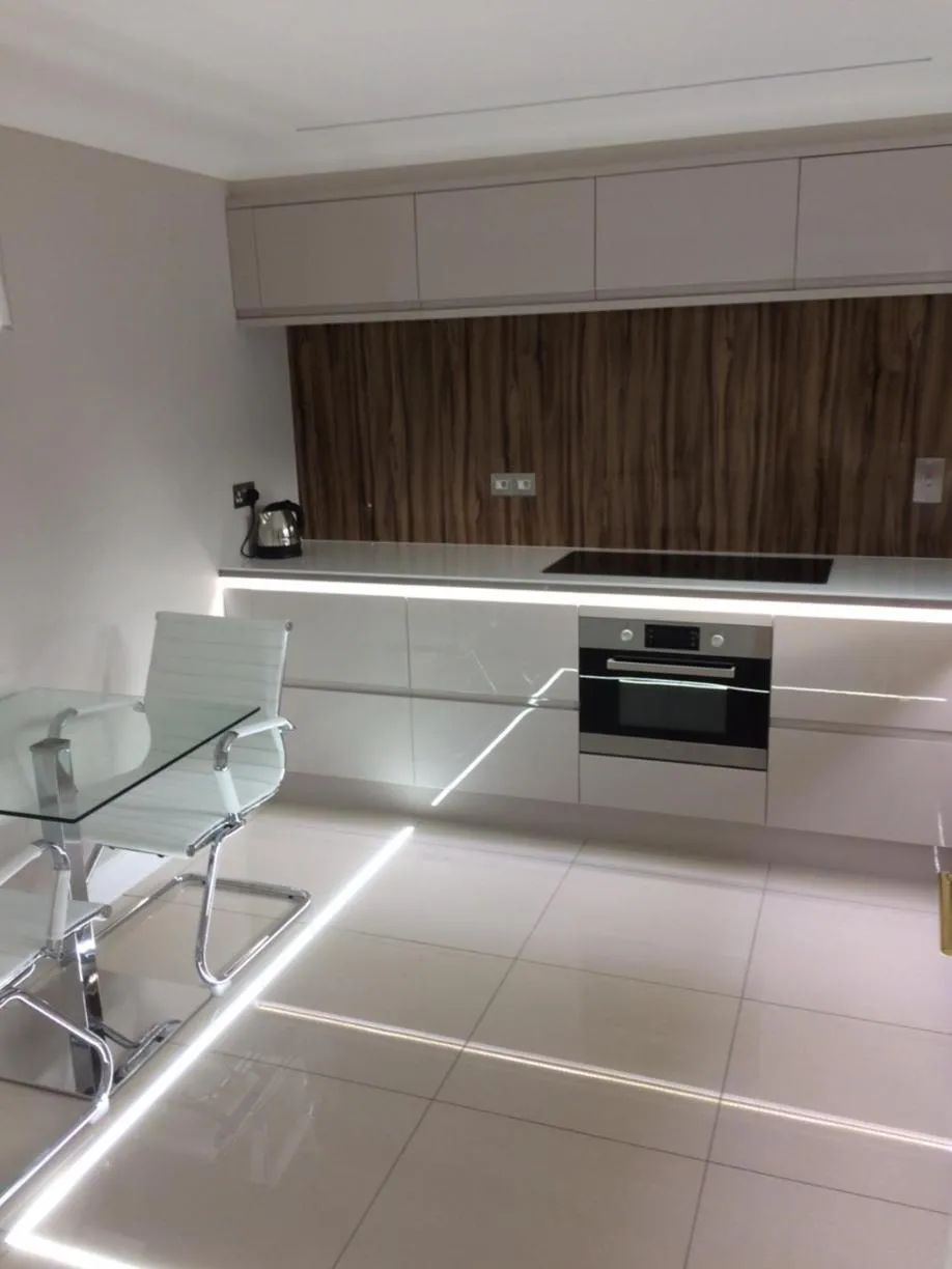 Kitchen or kitchenette in Hollies Hotel