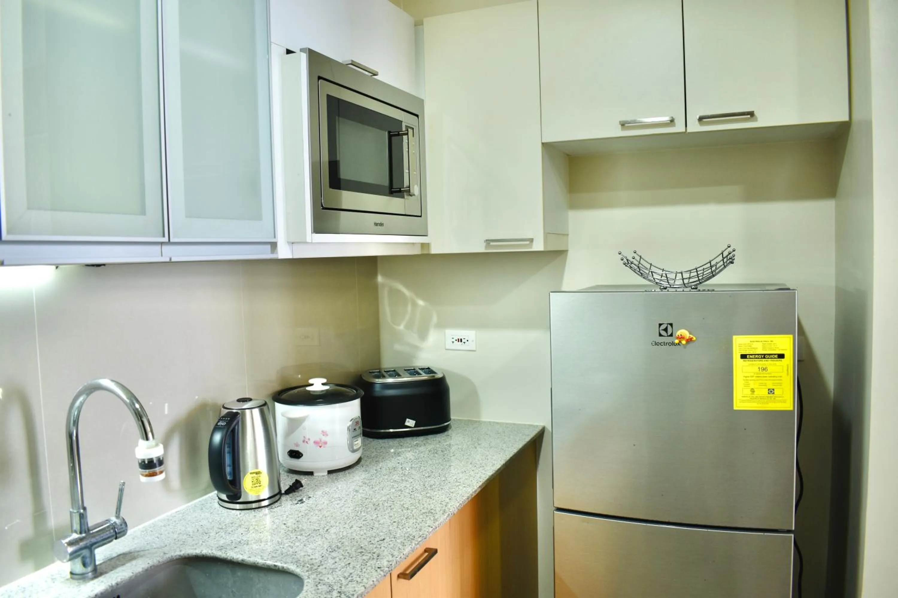 Kitchen or kitchenette in one pacific residence