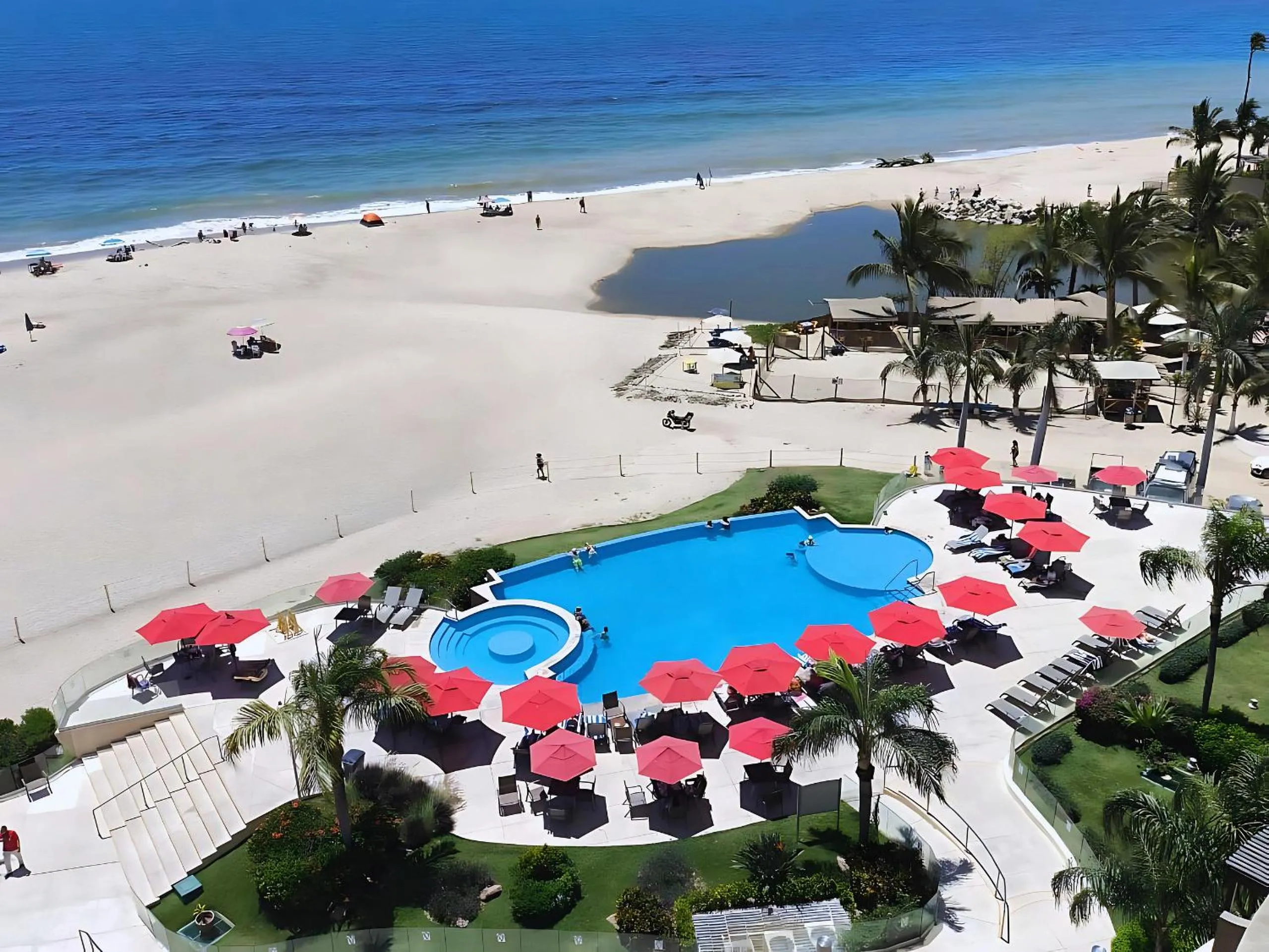 Swimming pool in Grand Venetian Comfort