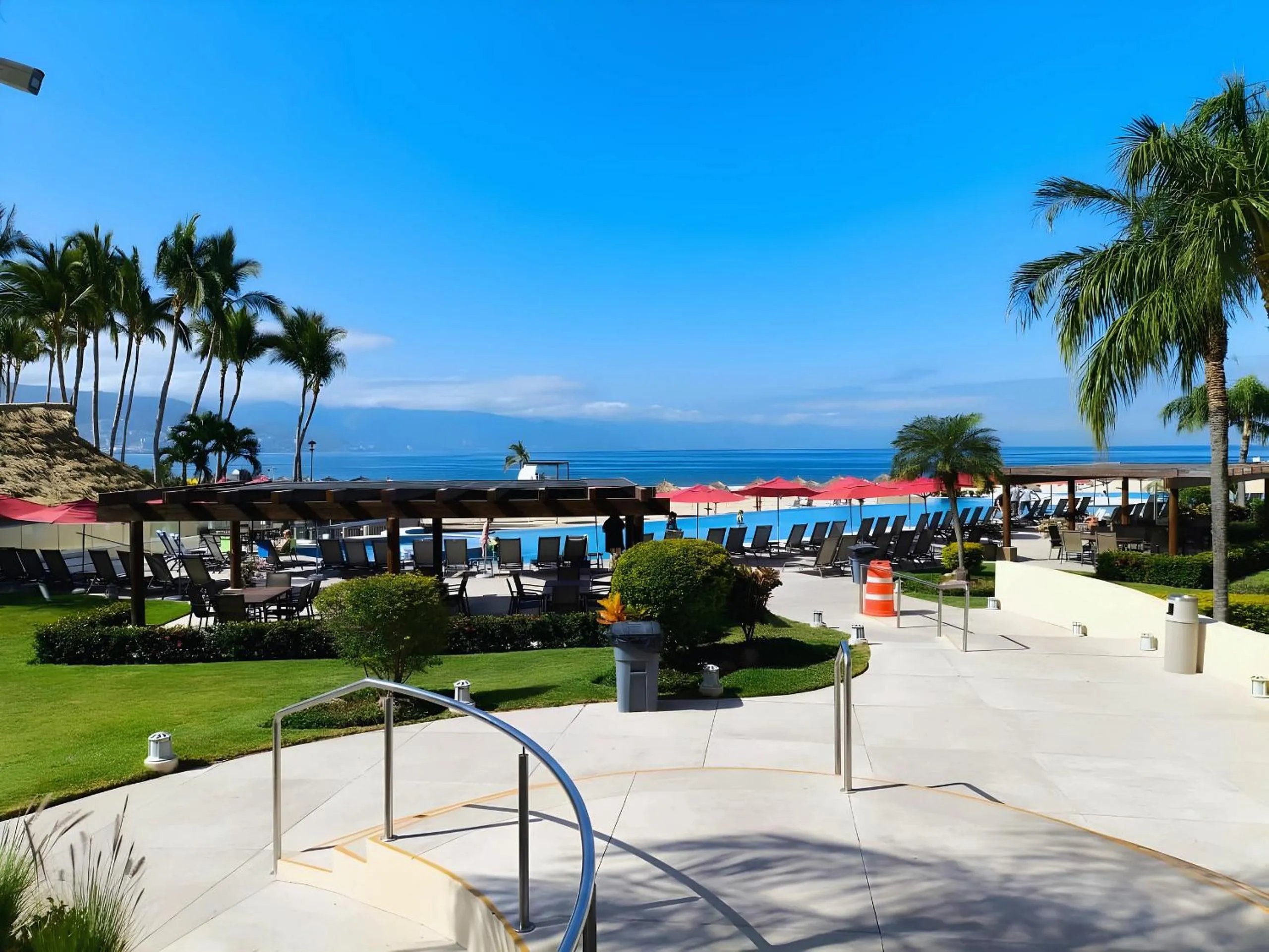 Swimming pool in Grand Venetian Comfort