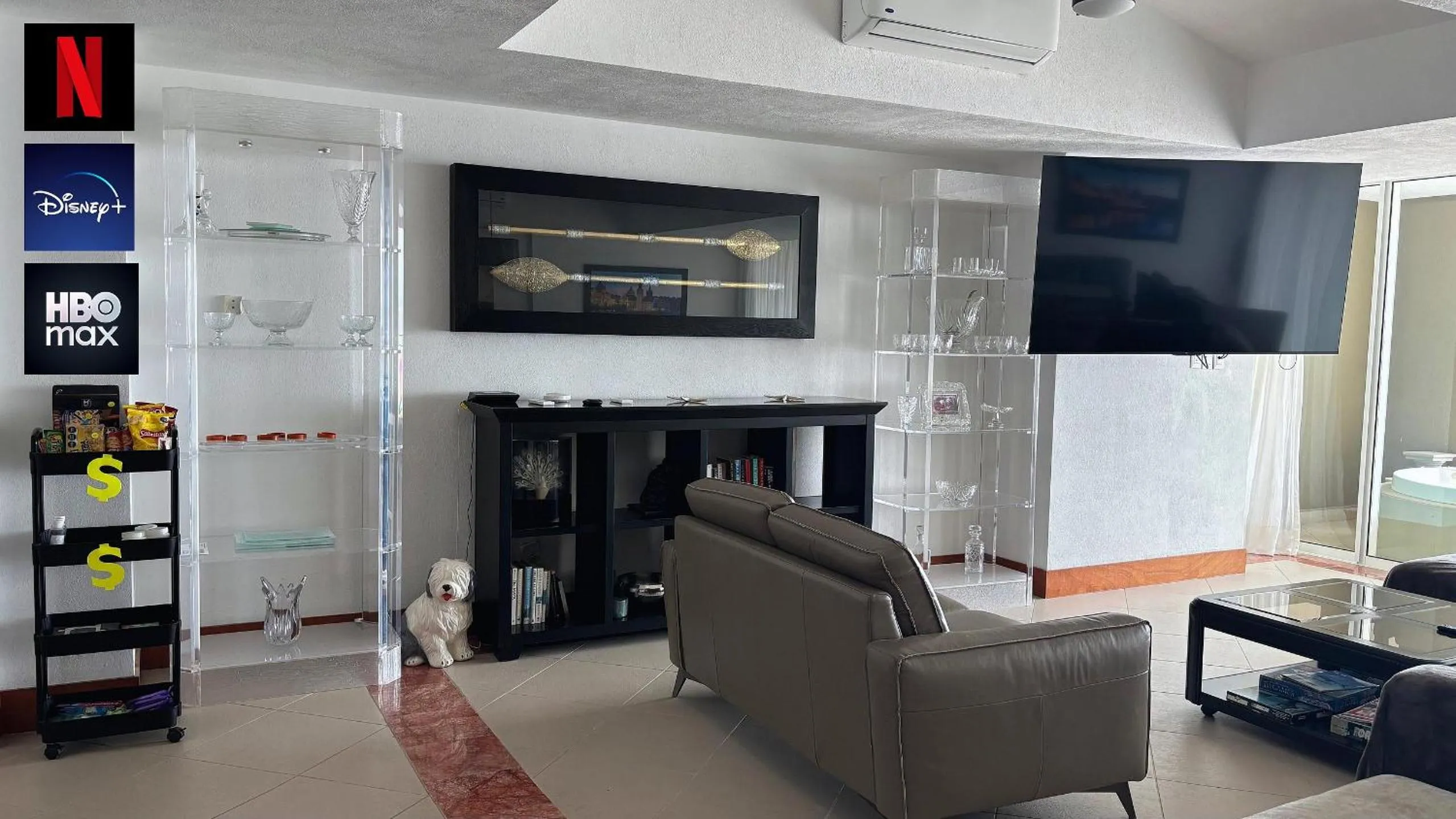 Living room in Grand Venetian Comfort