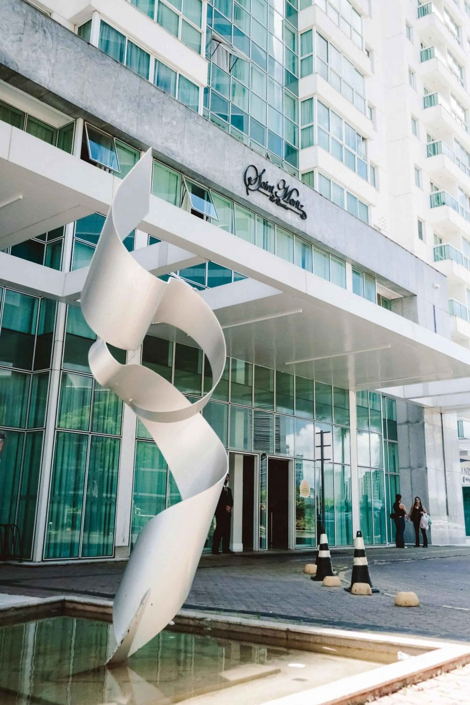 Property building in Flat Família Saint Moritz Brasília Hotel