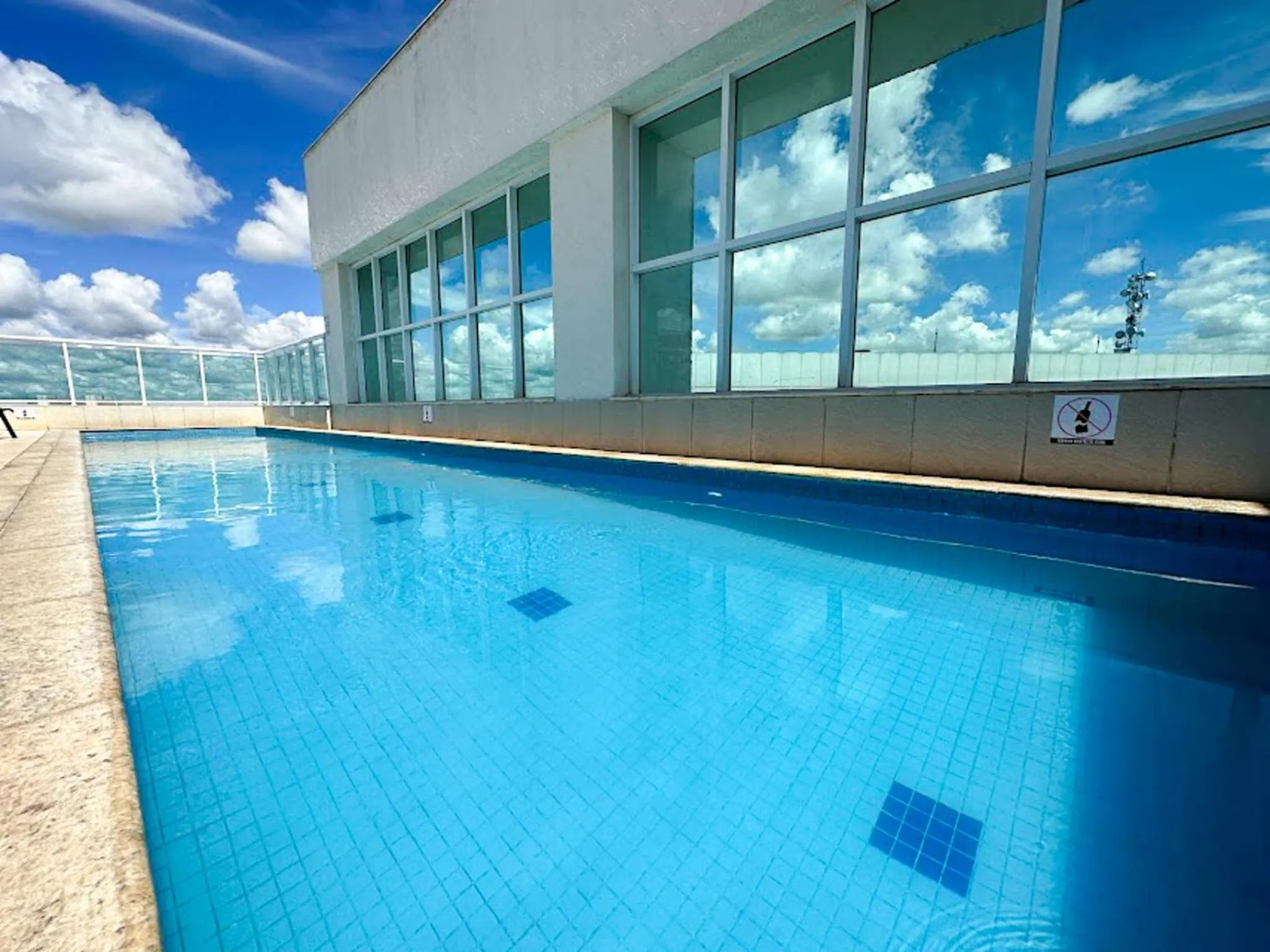 Swimming pool in Flat Família Saint Moritz Brasília Hotel