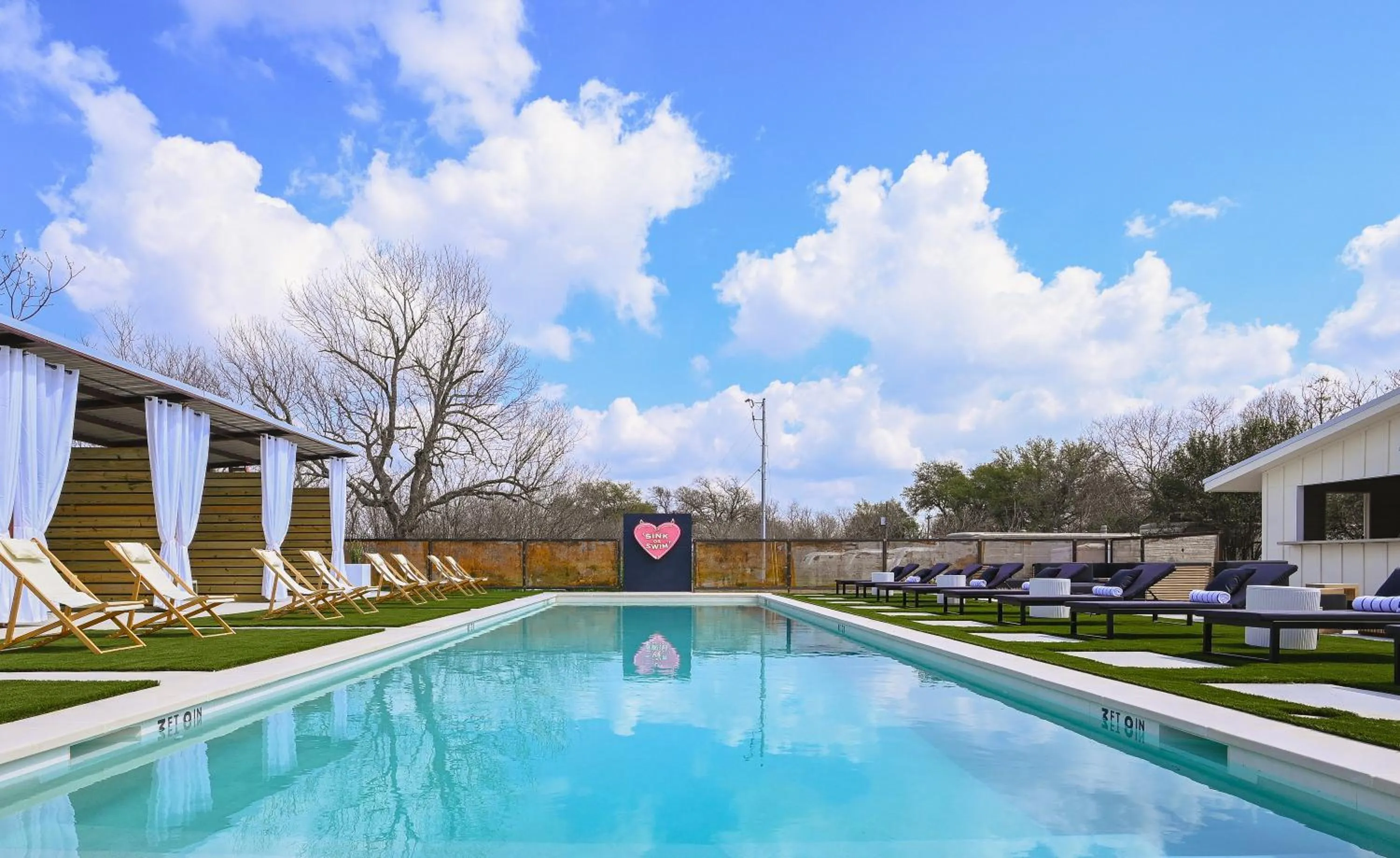 Swimming pool in Melrose River Club Resort
