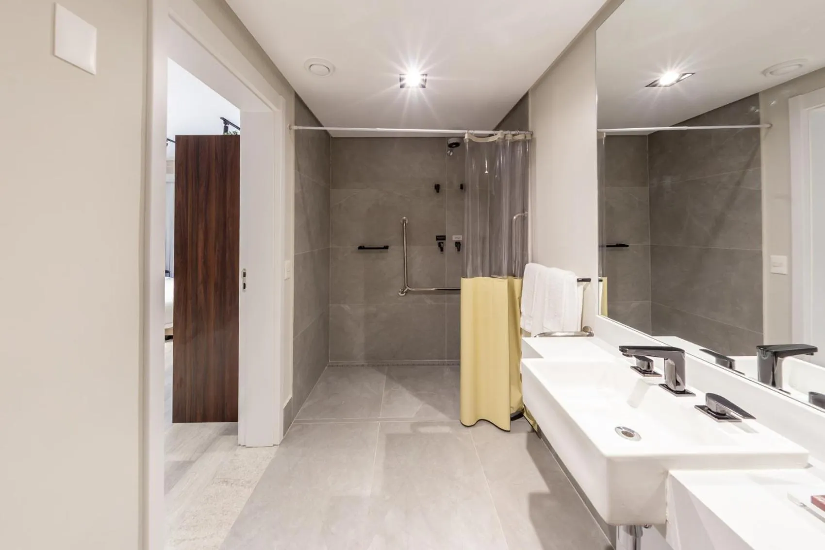 Shower in Charlie Ibirapuera - Perto da Bienal e Aeroporto CGH