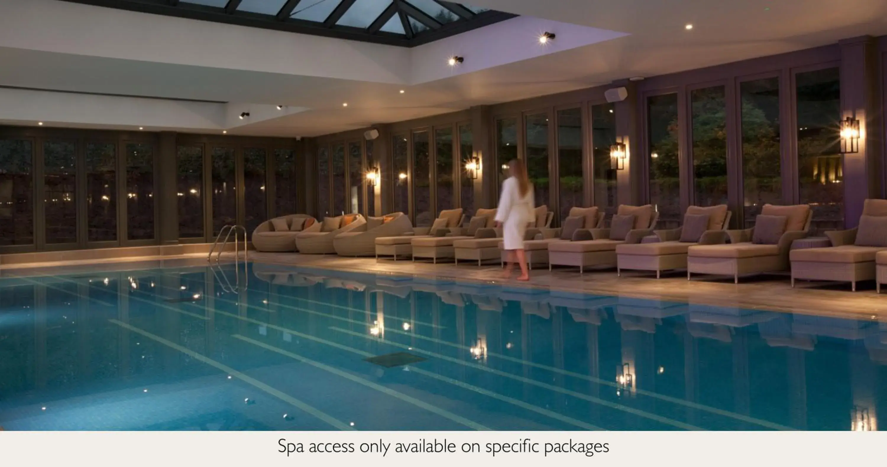 Swimming pool in Mottram Hall Swimming pool in Mottram Hall