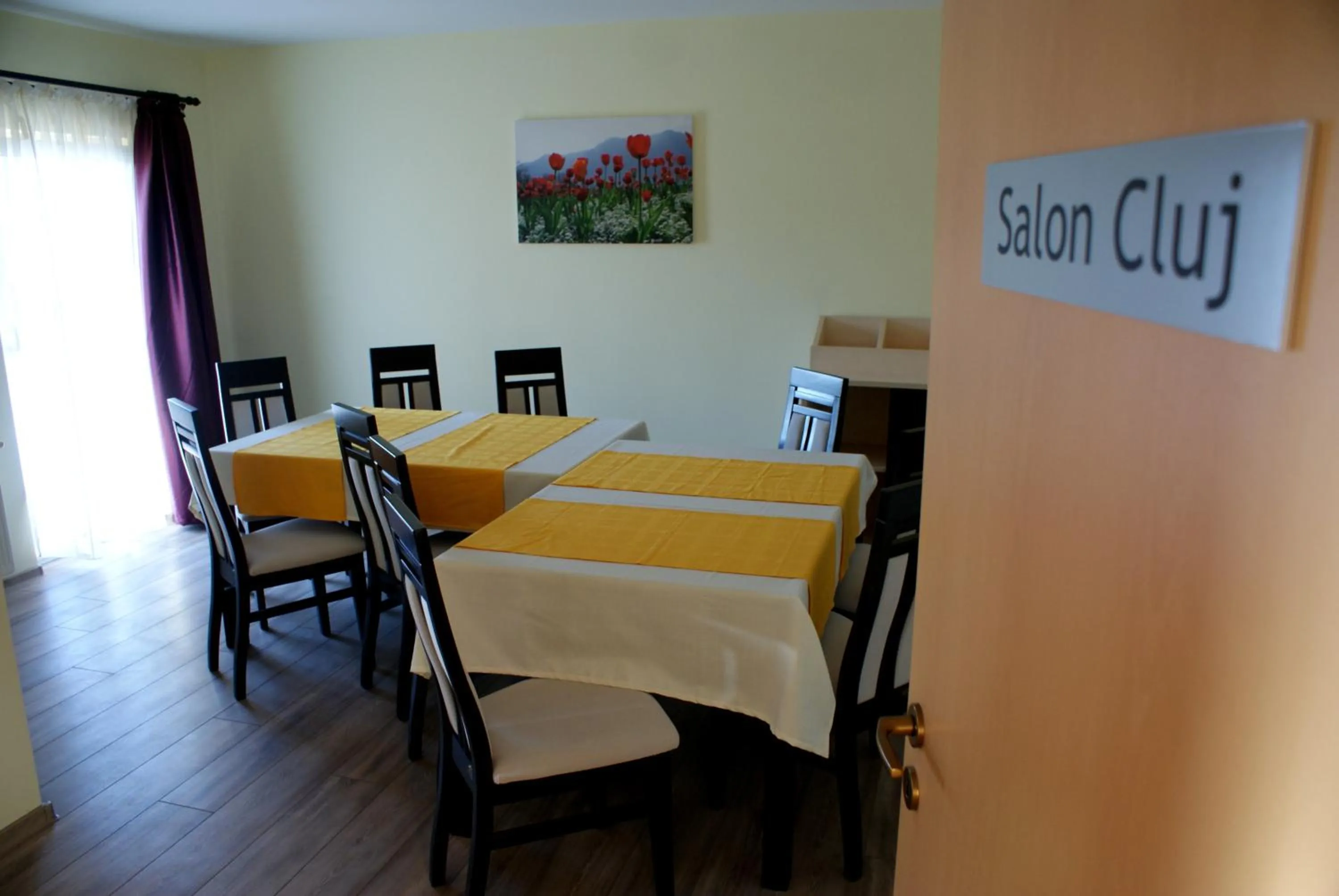 Restaurant/places to eat in Casa Ardeleneasca