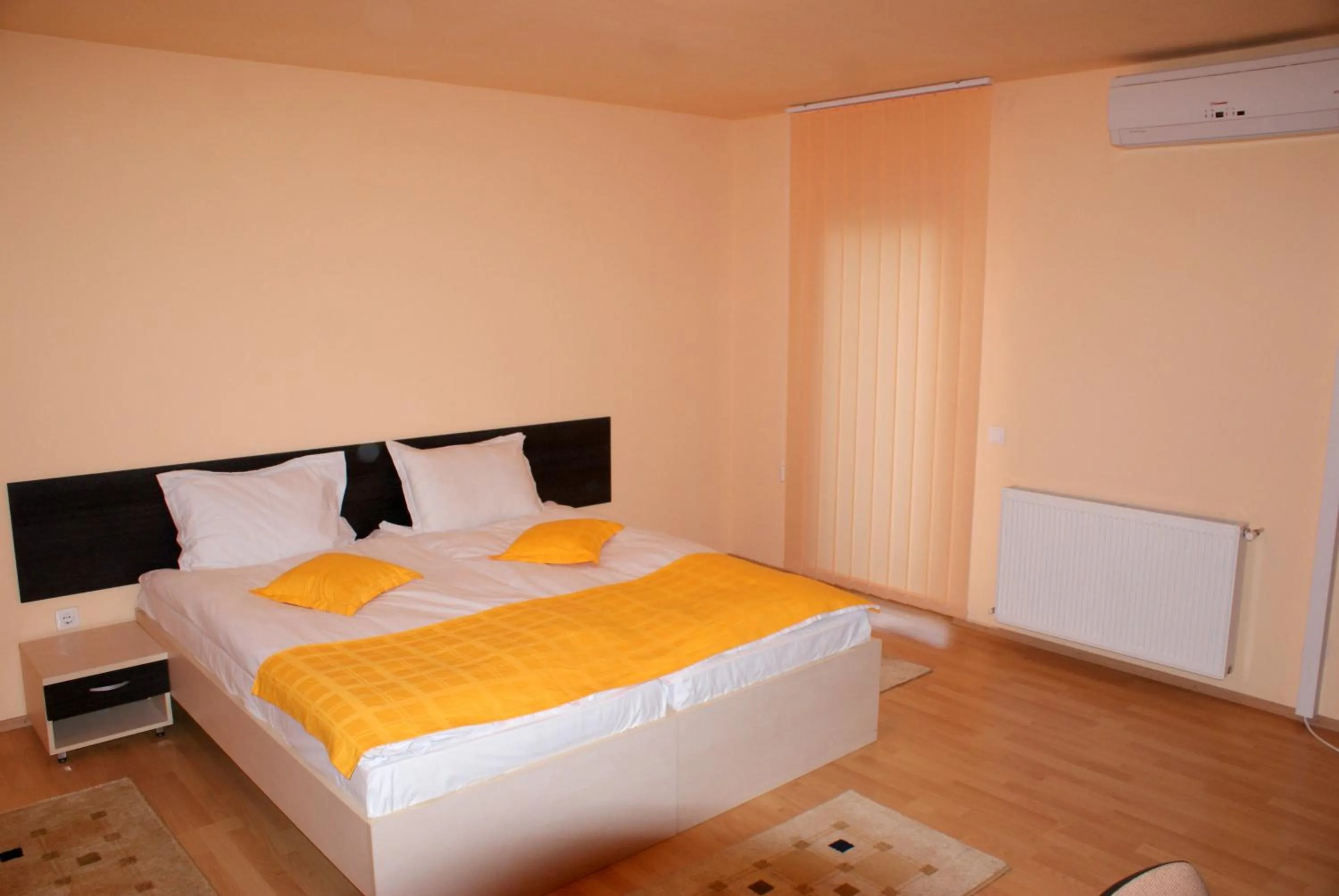 Bedroom, Bed in Casa Ardeleneasca