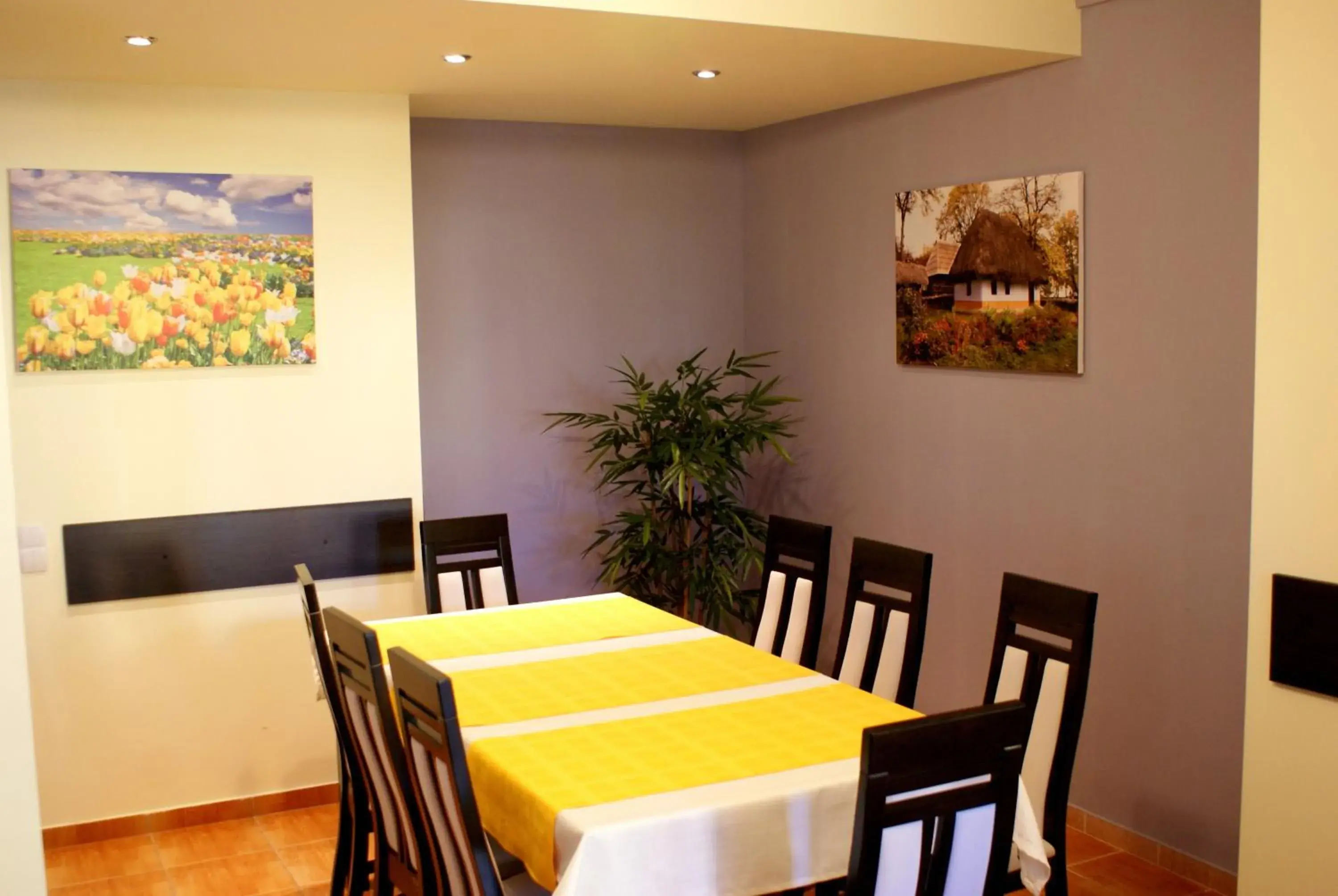 Restaurant/places to eat in Casa Ardeleneasca Restaurant/places to eat in Casa Ardeleneasca