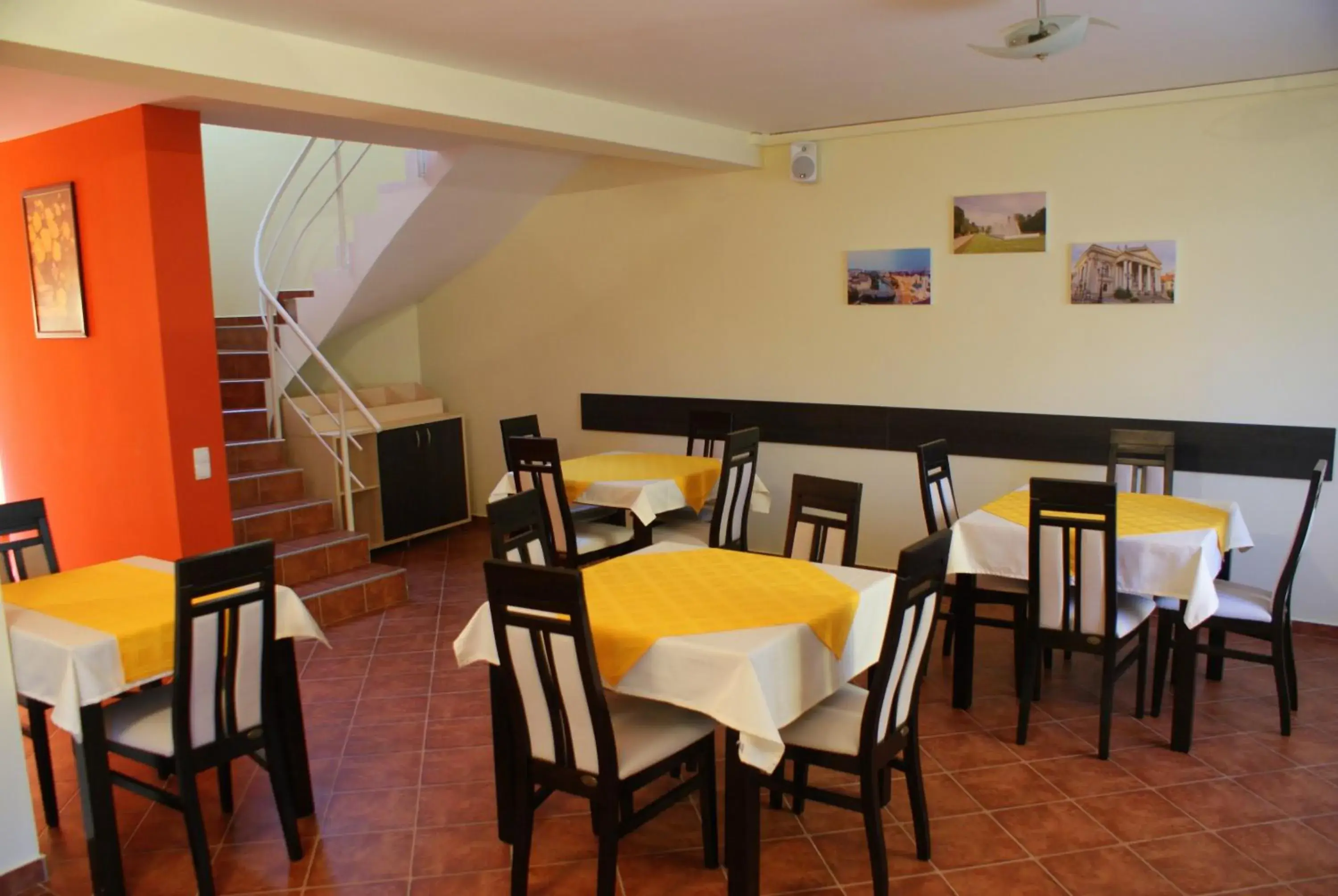 Restaurant/places to eat in Casa Ardeleneasca Restaurant/places to eat in Casa Ardeleneasca