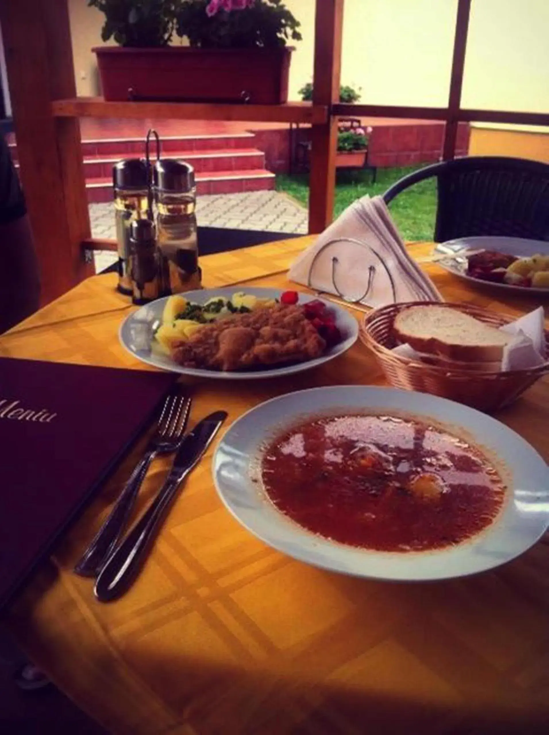 Restaurant/places to eat in Casa Ardeleneasca Restaurant/places to eat in Casa Ardeleneasca