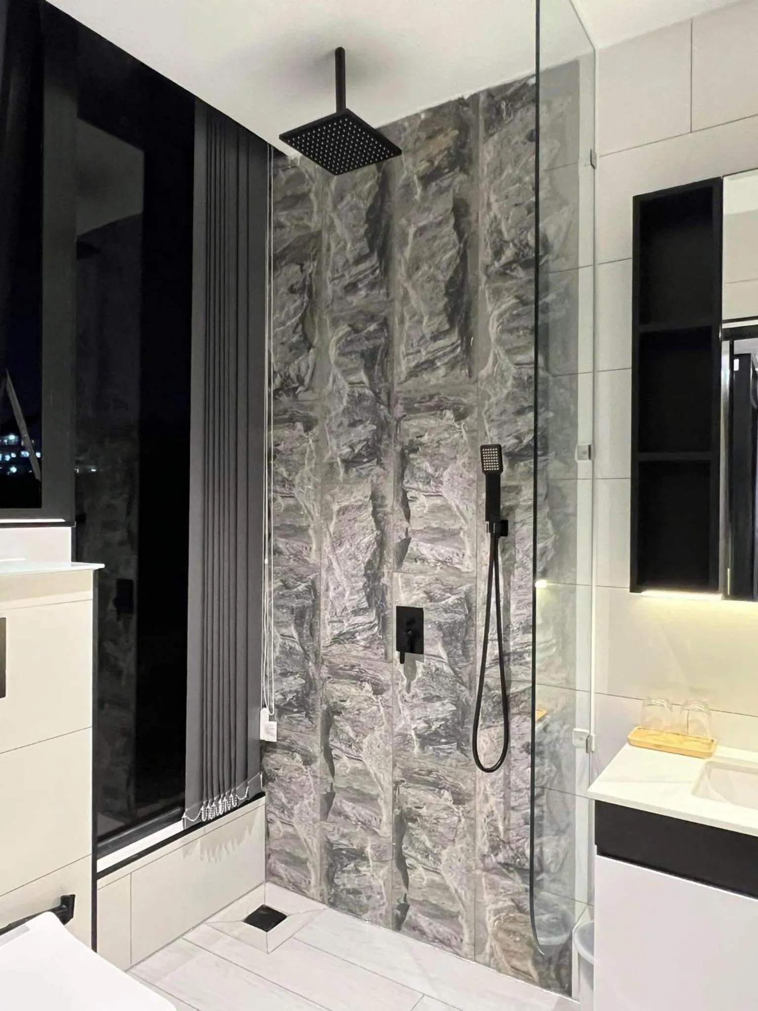 Shower in LYN's HOTEL