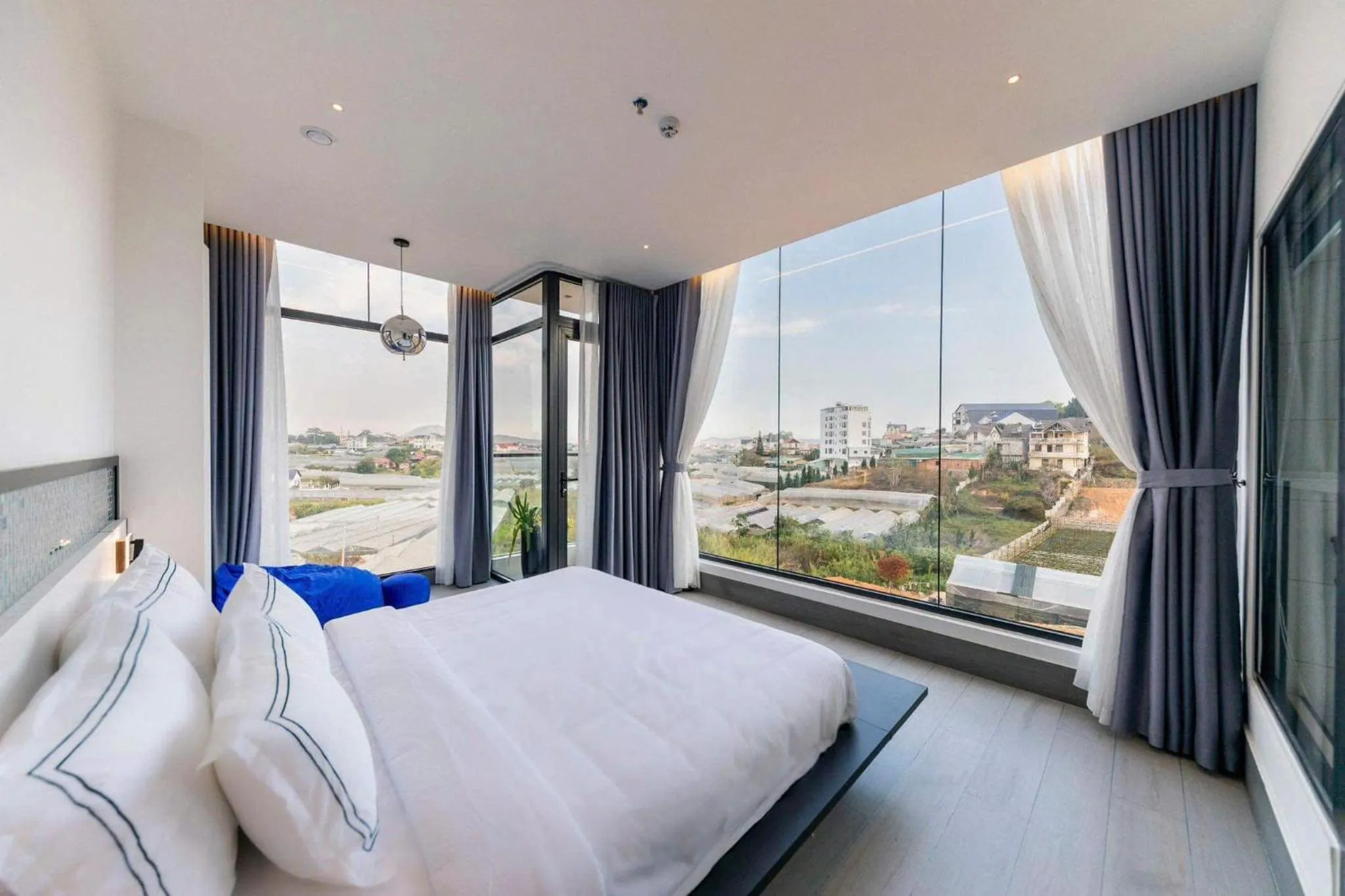 View (from property/room), Bed in LYN's HOTEL