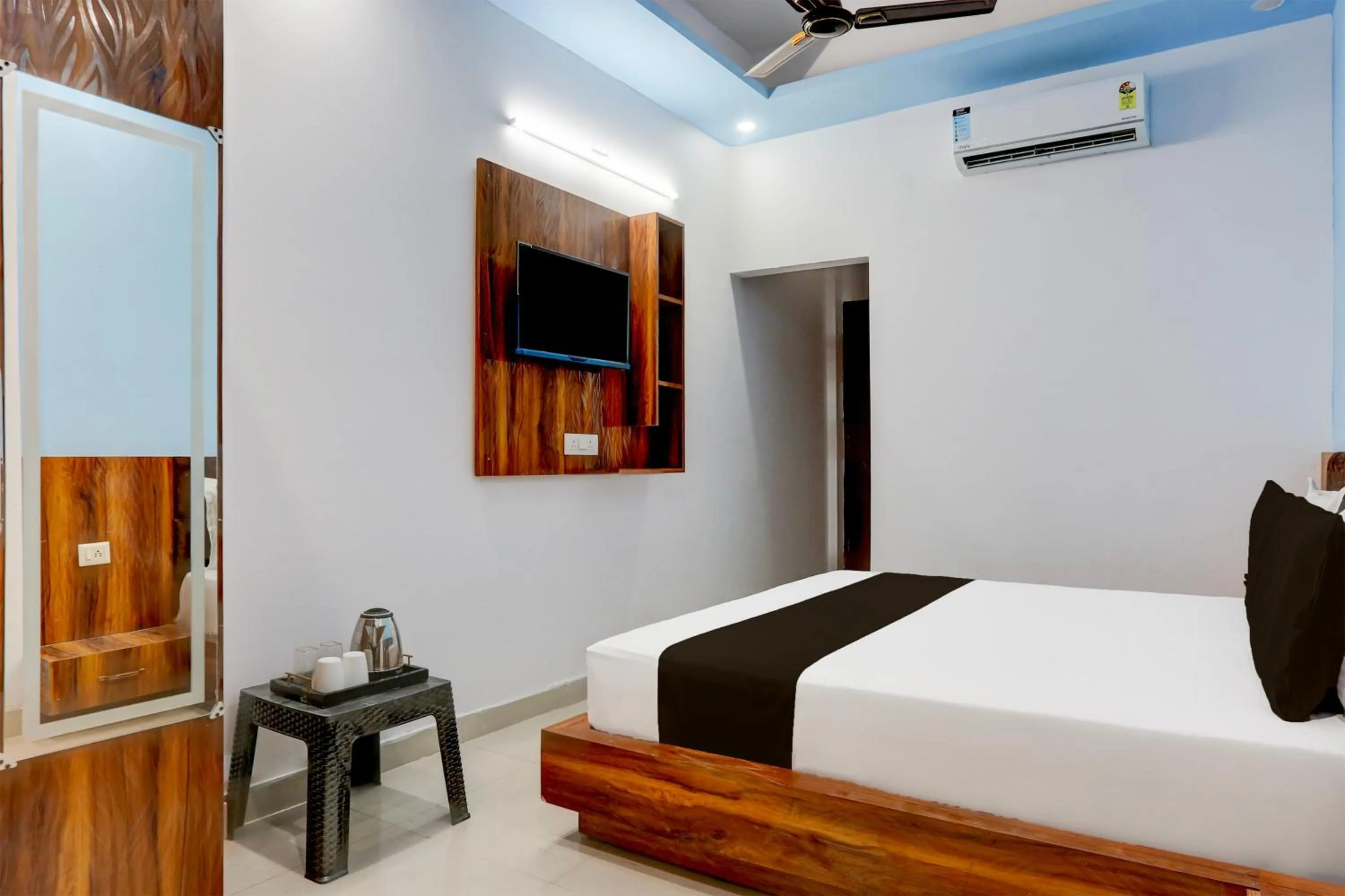 Bedroom, Bed in Hotel O Adinath Guest House