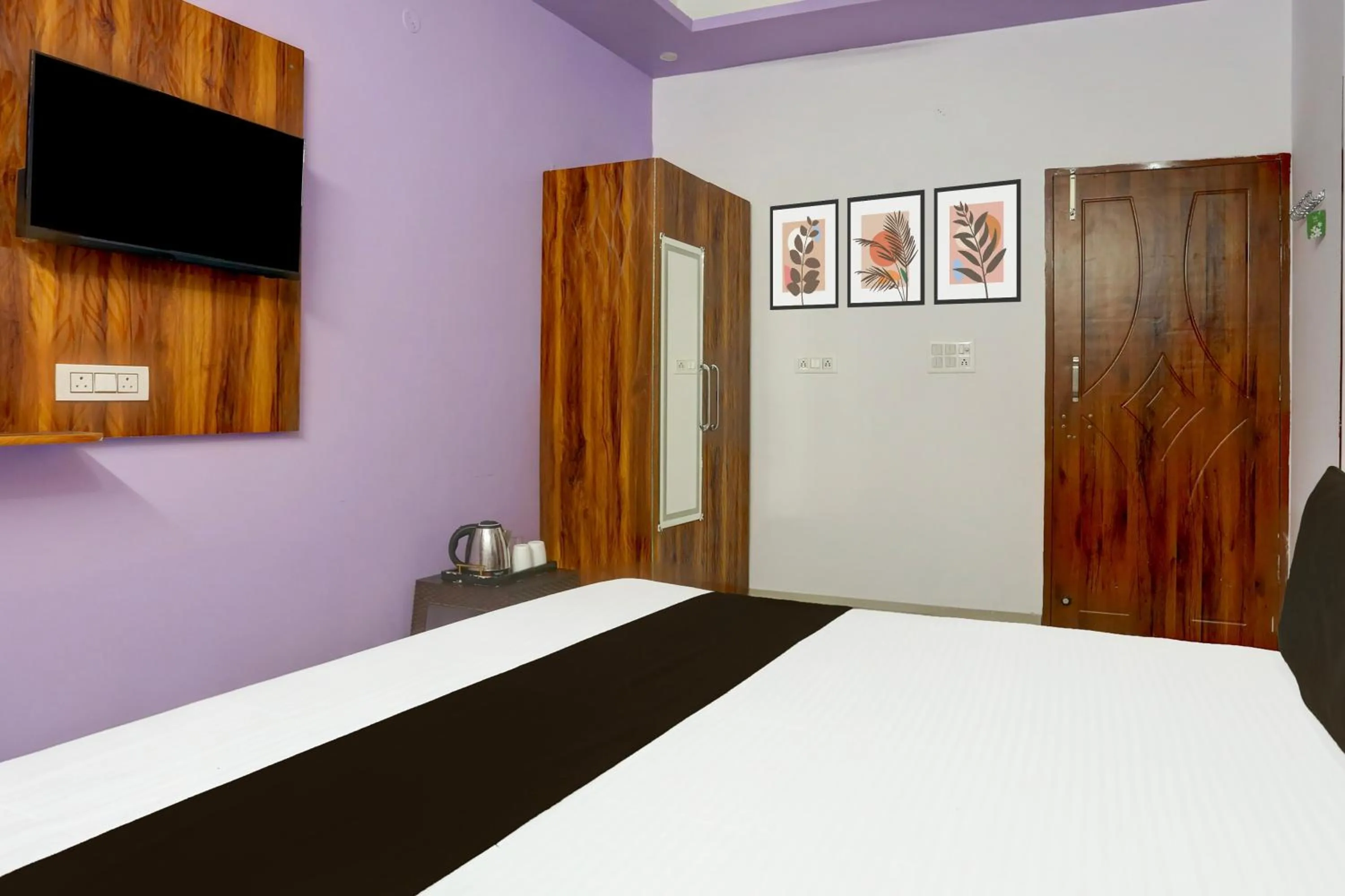 Bedroom, Bed in Hotel O Adinath Guest House
