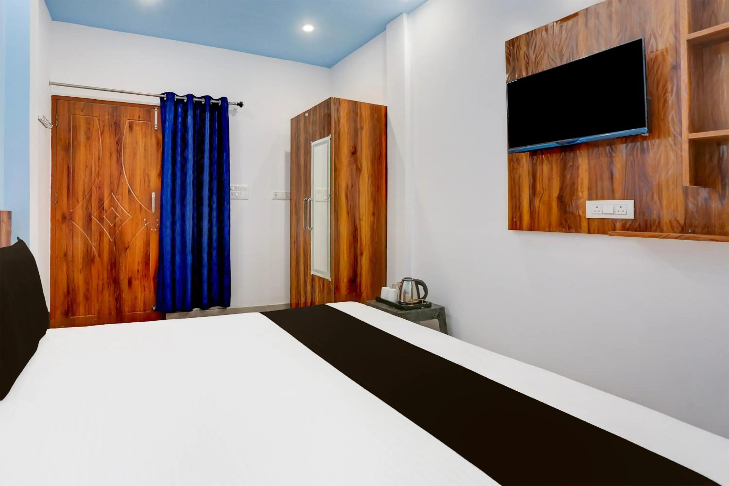 Bedroom, Bed in Hotel O Adinath Guest House