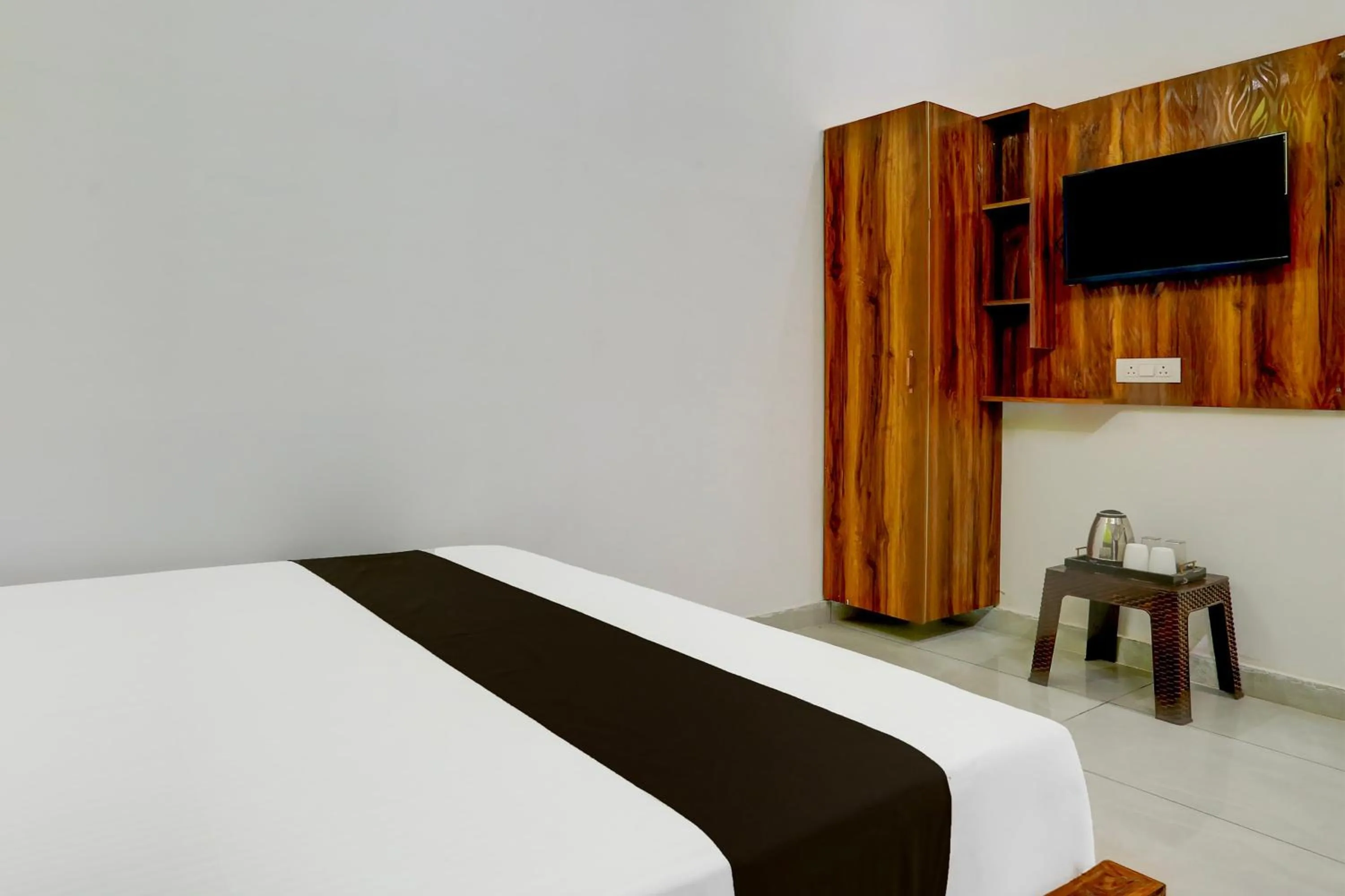 Bedroom, Bed in Hotel O Adinath Guest House