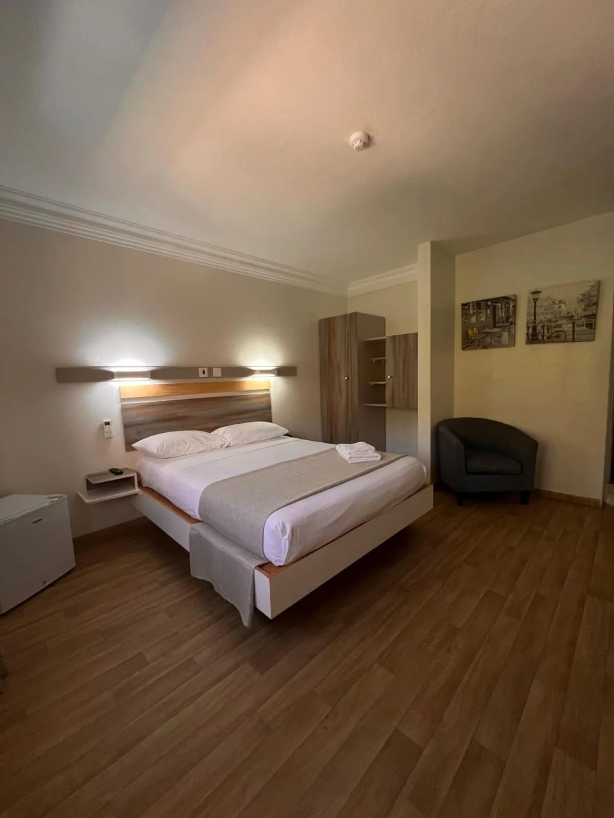 Bed in Le Saint Georges Hotel