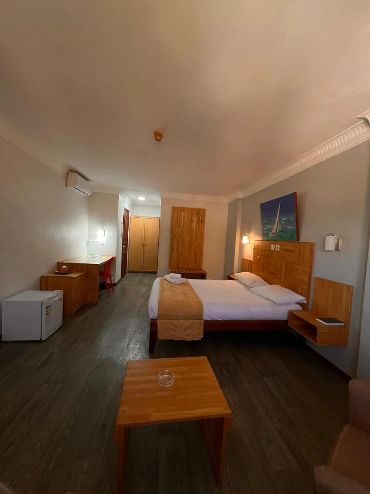 Bed in Le Saint Georges Hotel