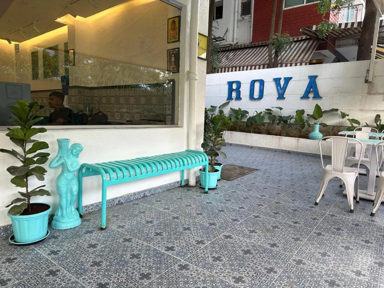 Restaurant/places to eat in StayBird - Divine Suites, Business Hotel, Kharadi