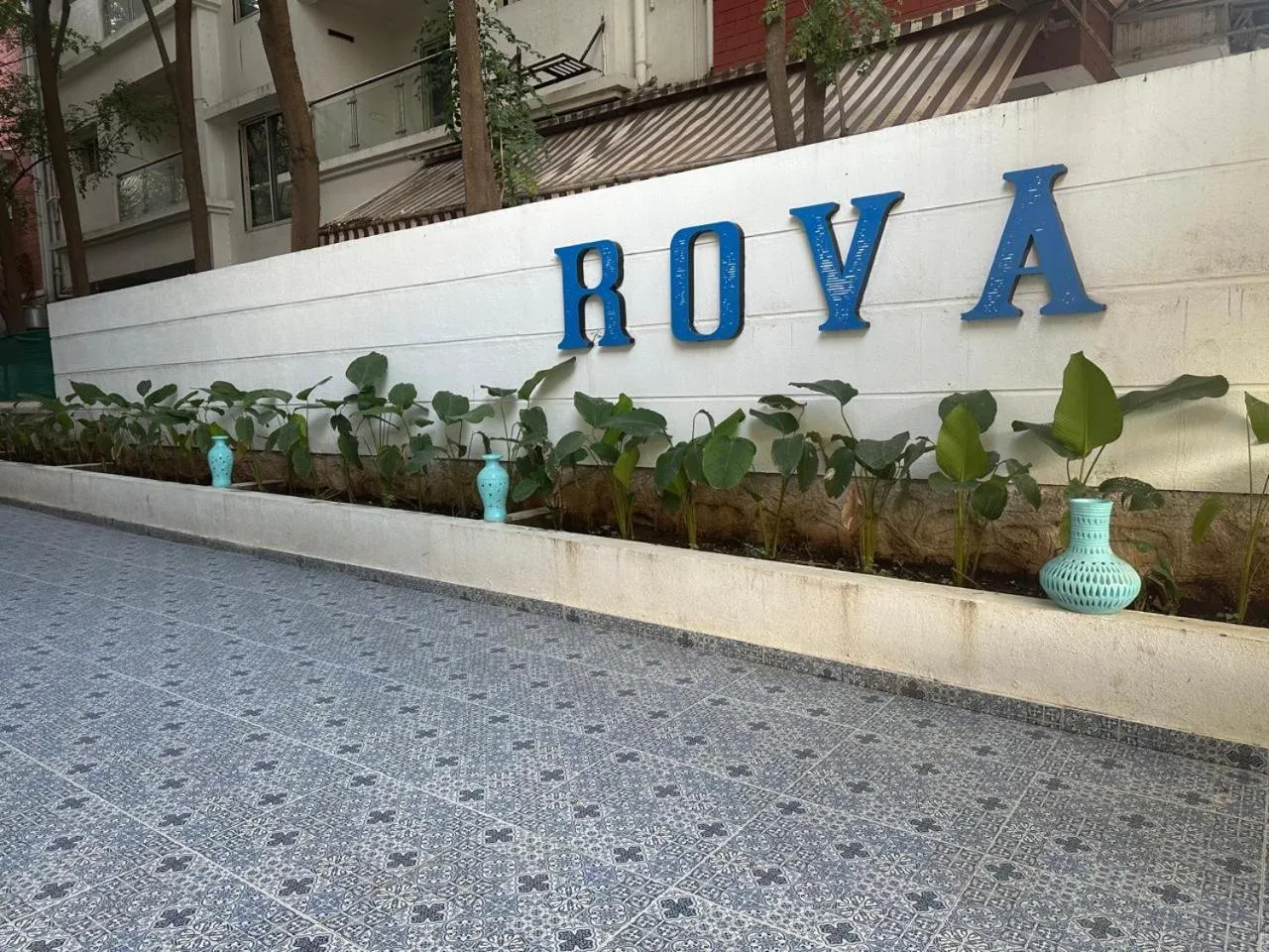 Restaurant/places to eat in StayBird - Divine Suites, Business Hotel, Kharadi