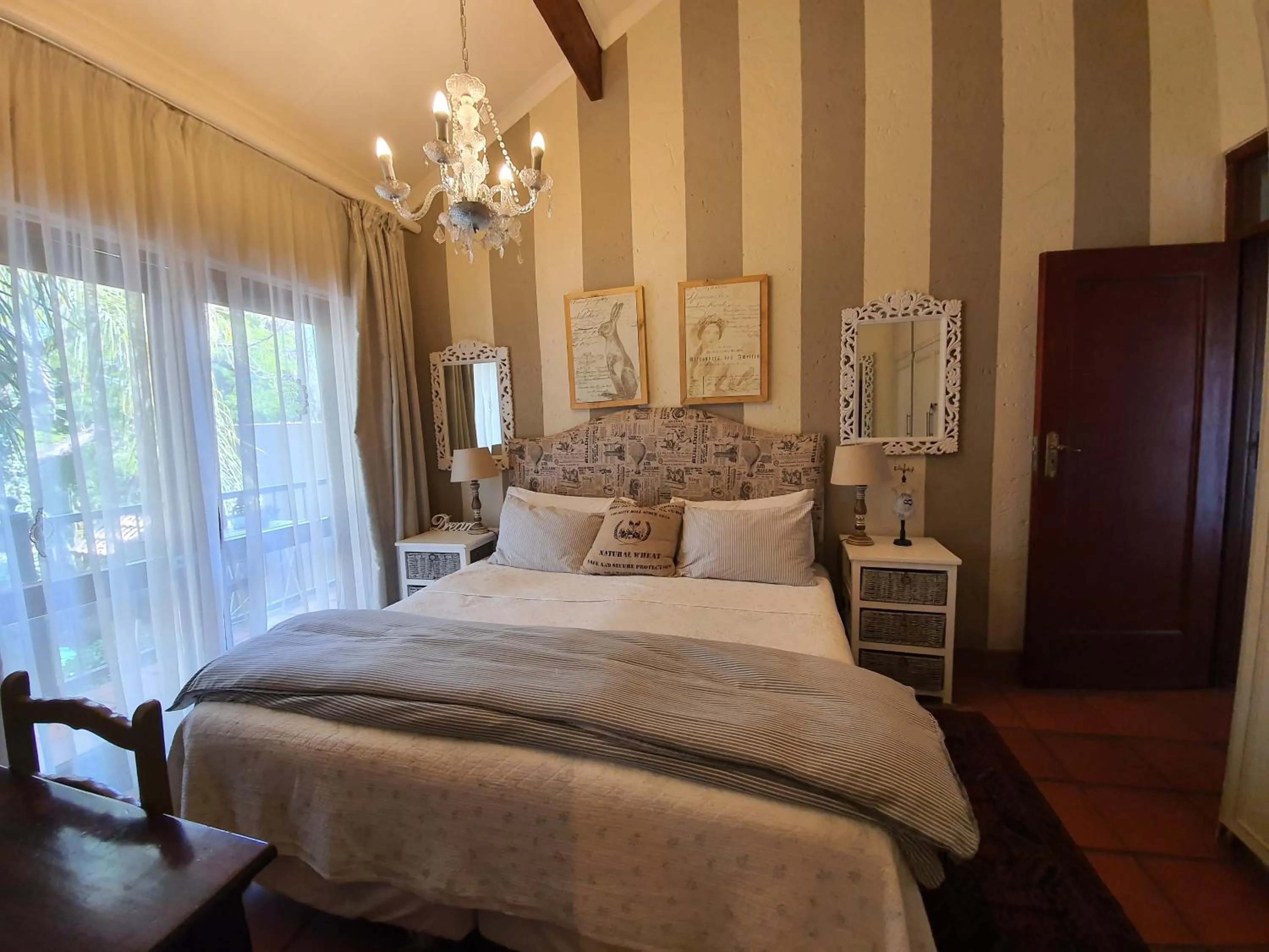 Bed in Waterhouse Guest Lodge - Indus Street