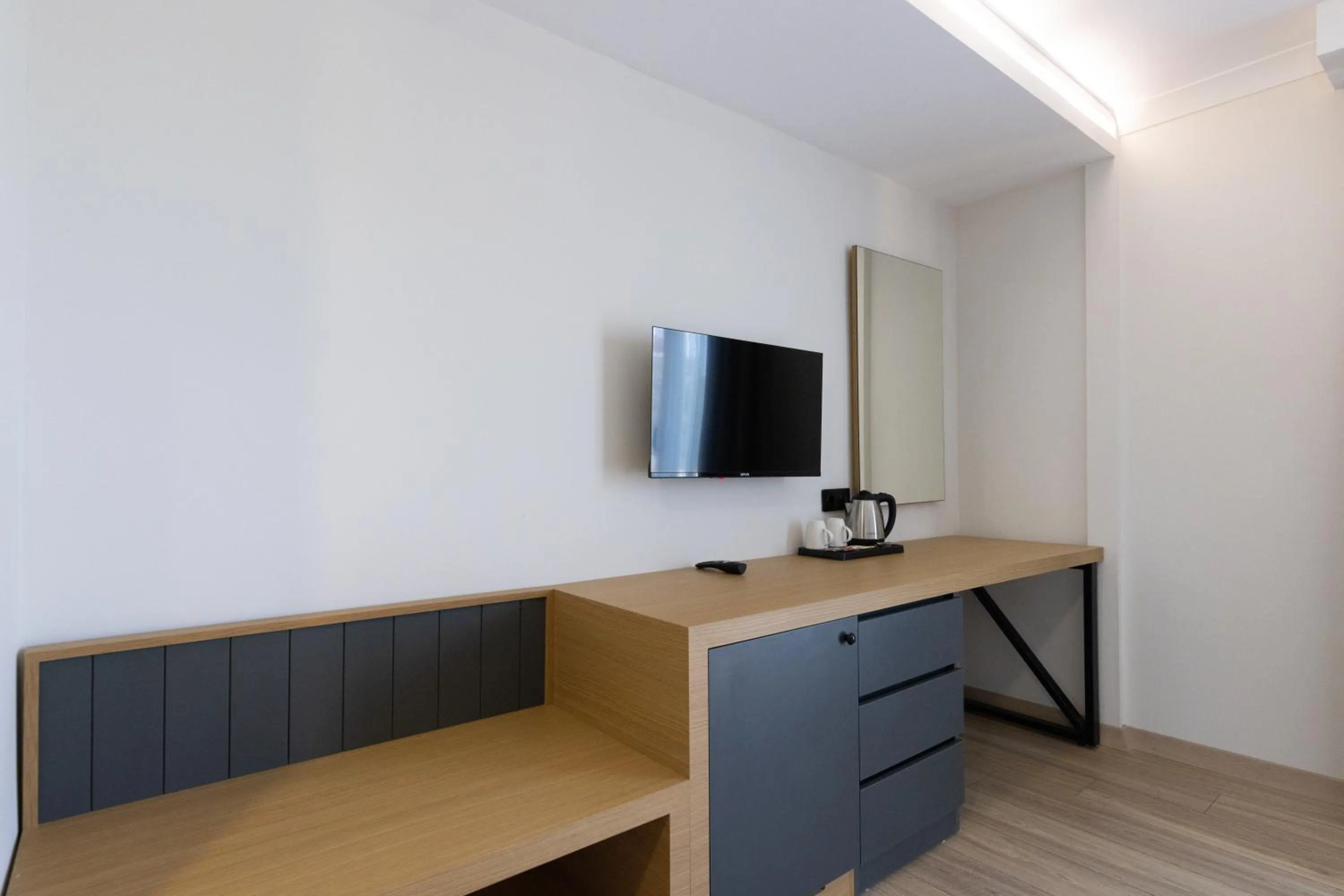 TV and multimedia in Three Points Hotel