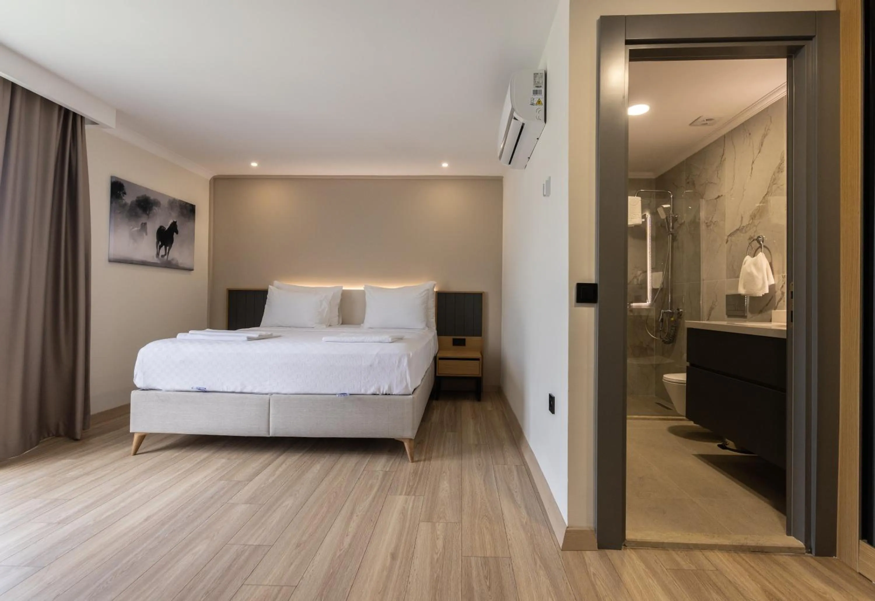 Photo of the whole room, Bed in Three Points Hotel