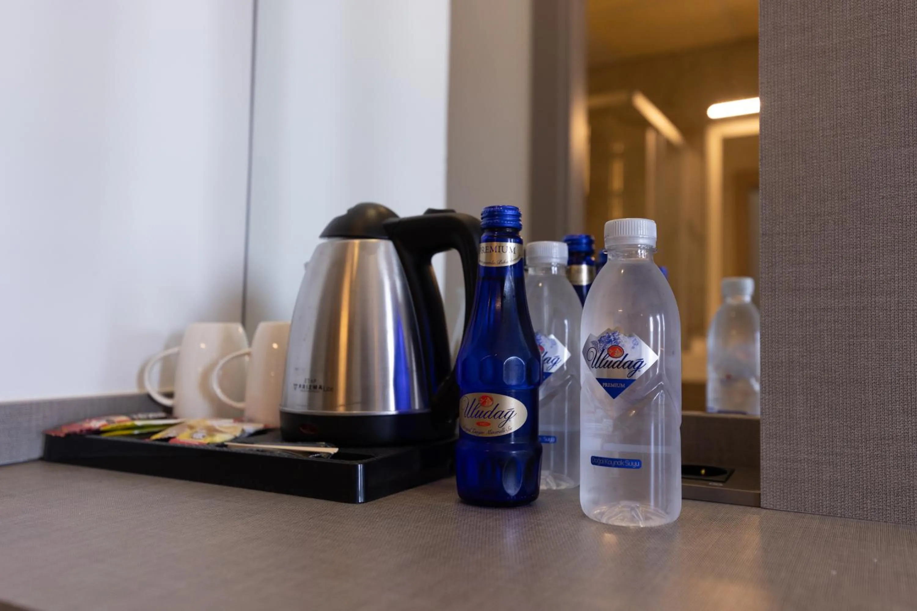 Coffee/tea facilities in Three Points Hotel