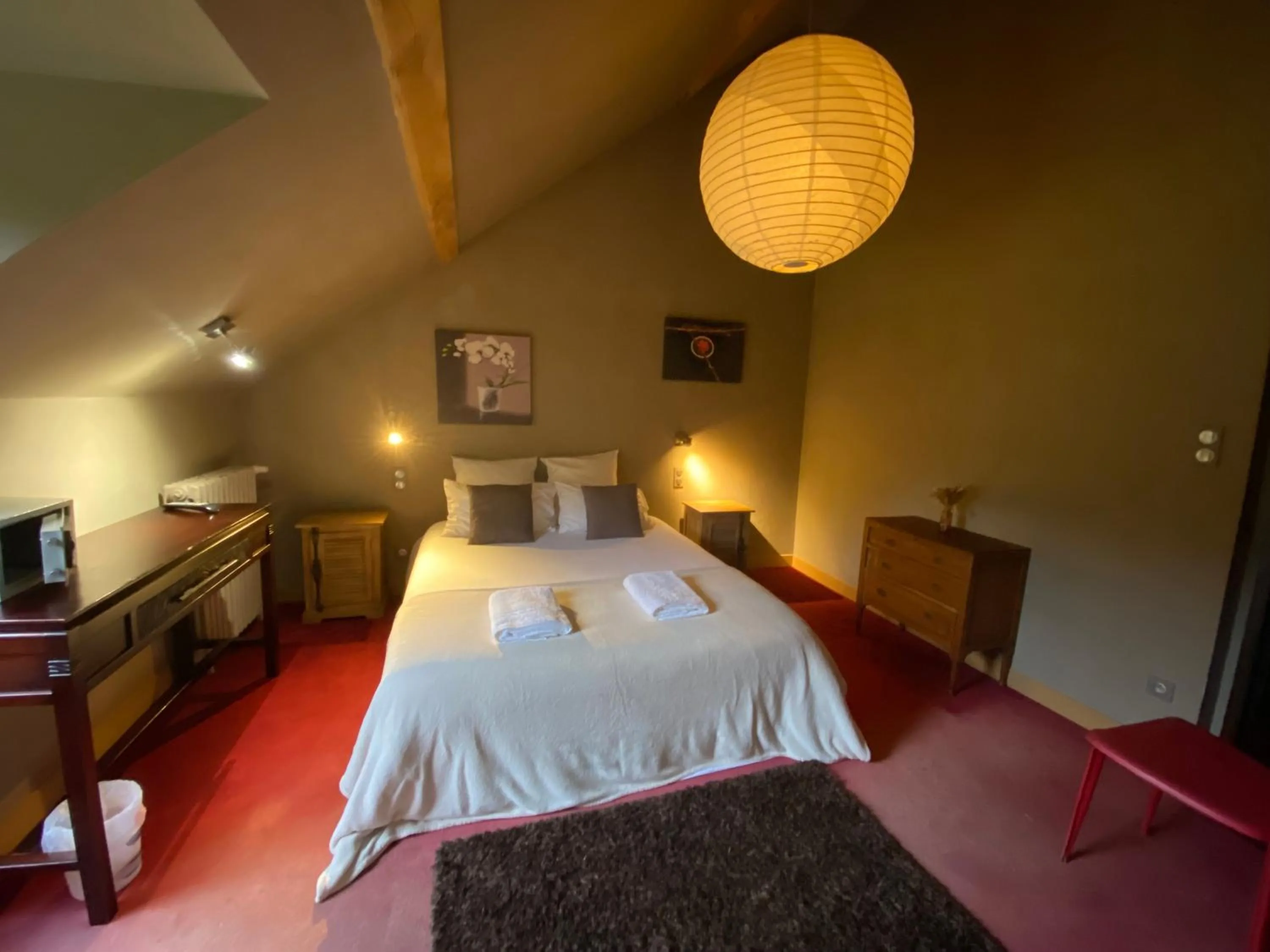 Photo of the whole room, Bed in Hotel Moulin de Villiers