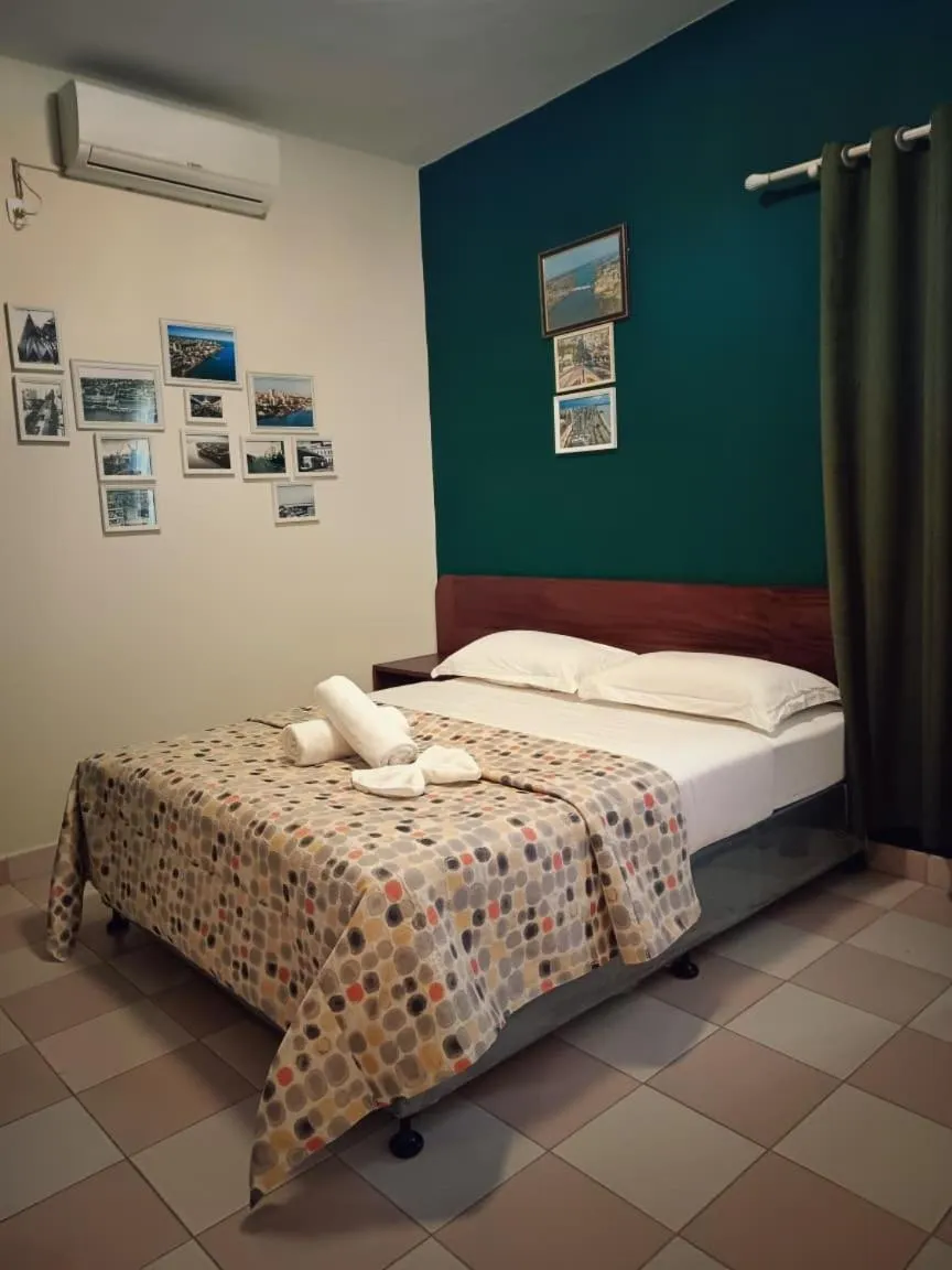 air conditioner, Bed in Hotel Bom Amigo