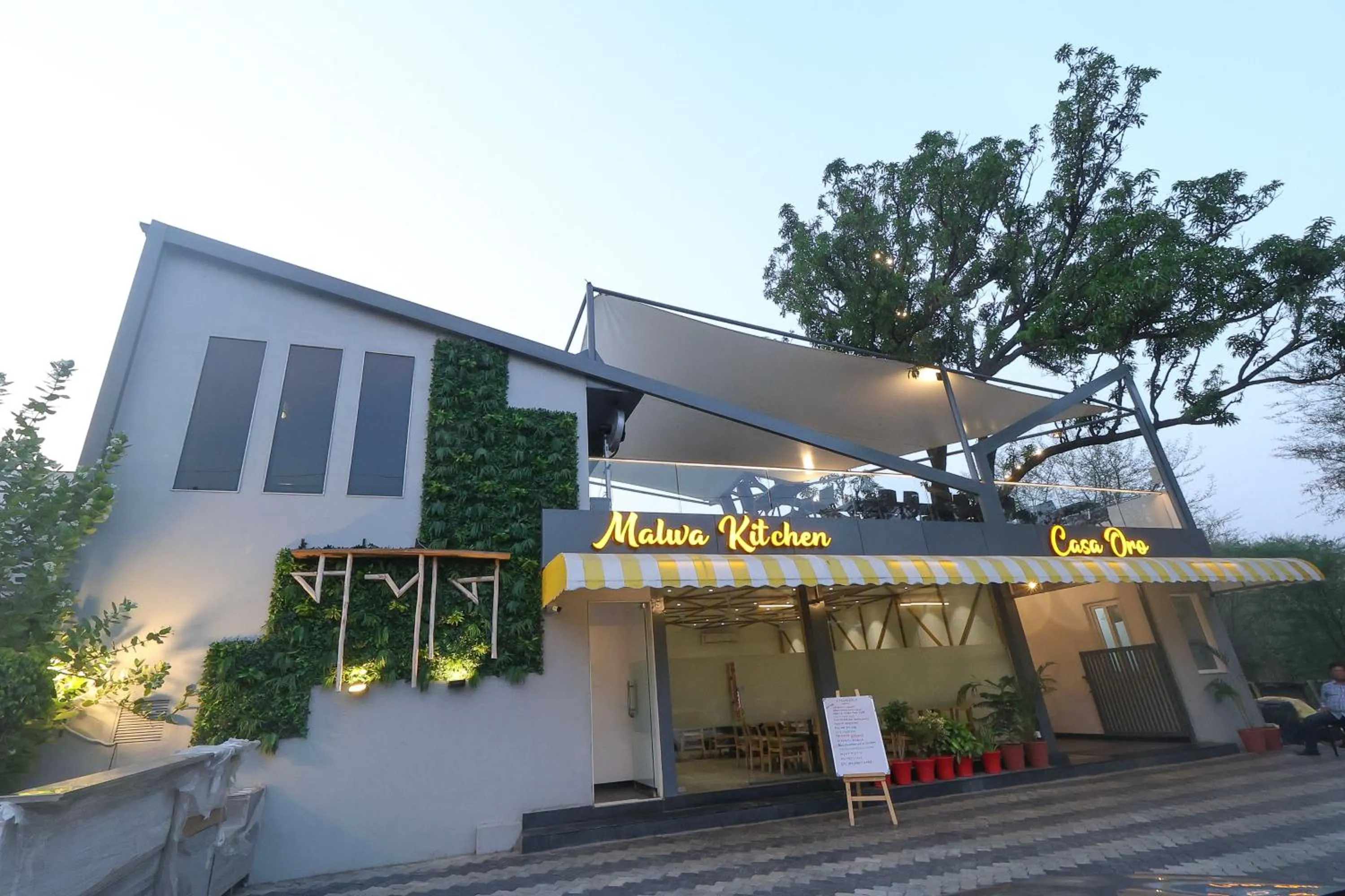 Property building in Casa Oro