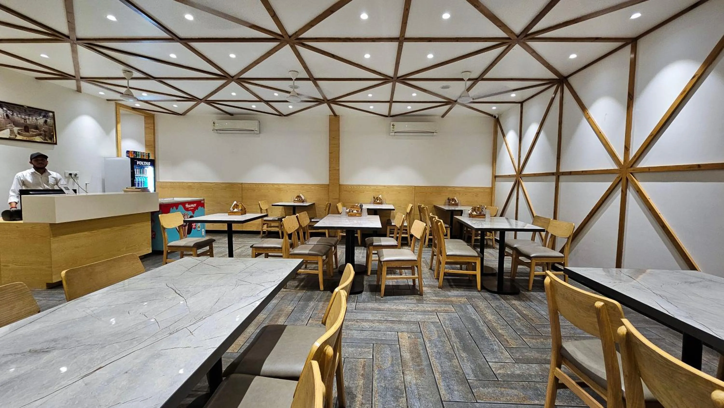 Restaurant/places to eat in Casa Oro