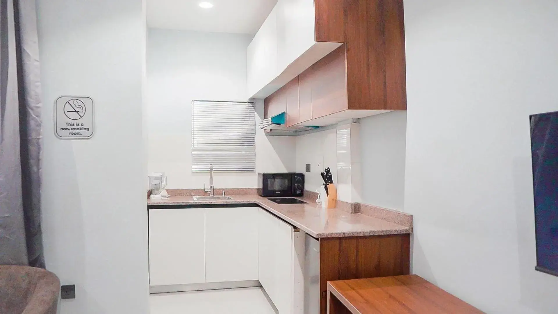 Deluxe Queen Studio in Cedarwood Apartments Deluxe Queen Studio in Cedarwood Apartments
