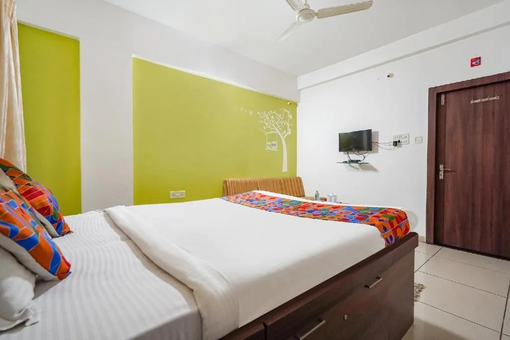 Communal lounge/ TV room, Bed in Hotel JK Lions - Koradi, Nagpur