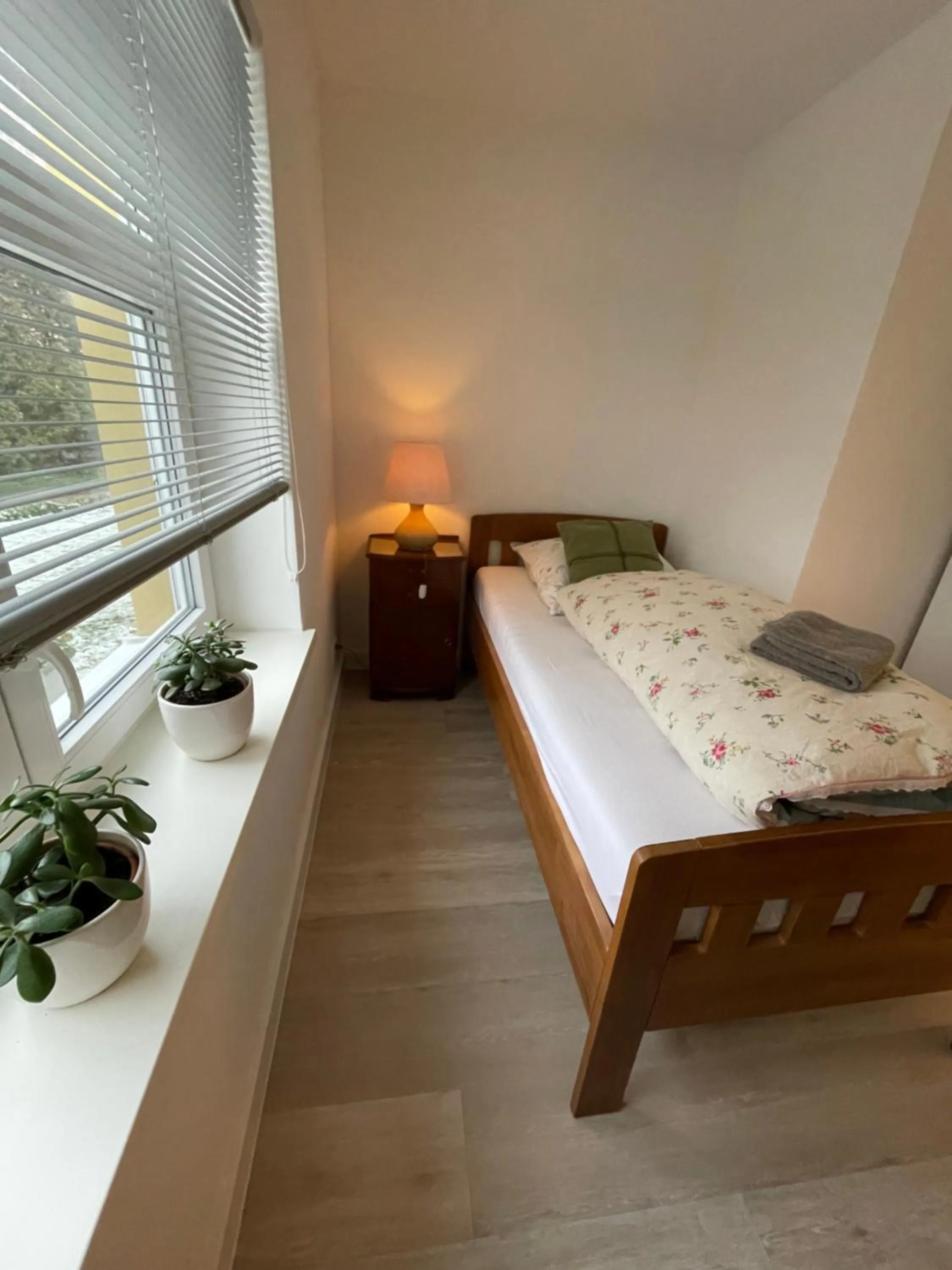 Bed in Große helle Wohnung