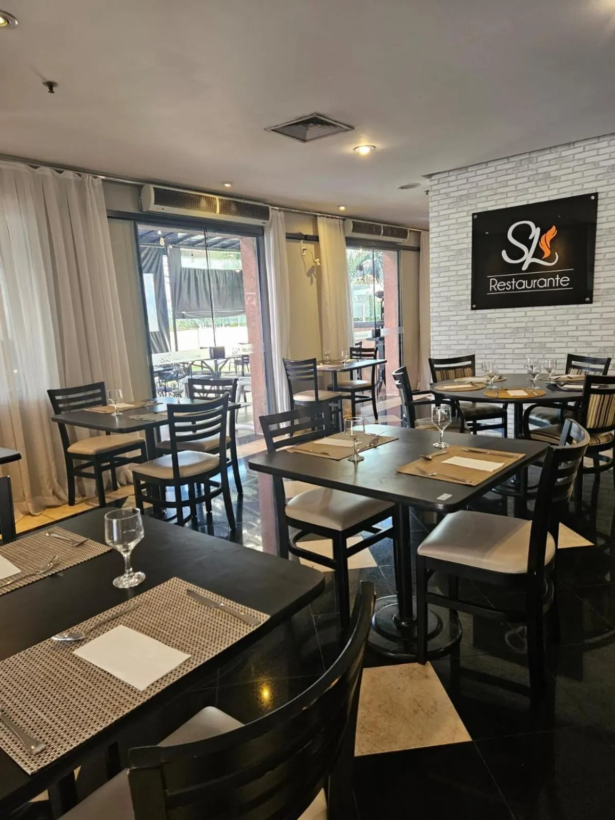 Restaurant/places to eat in Flat Hotel Slaviero Guarulhos