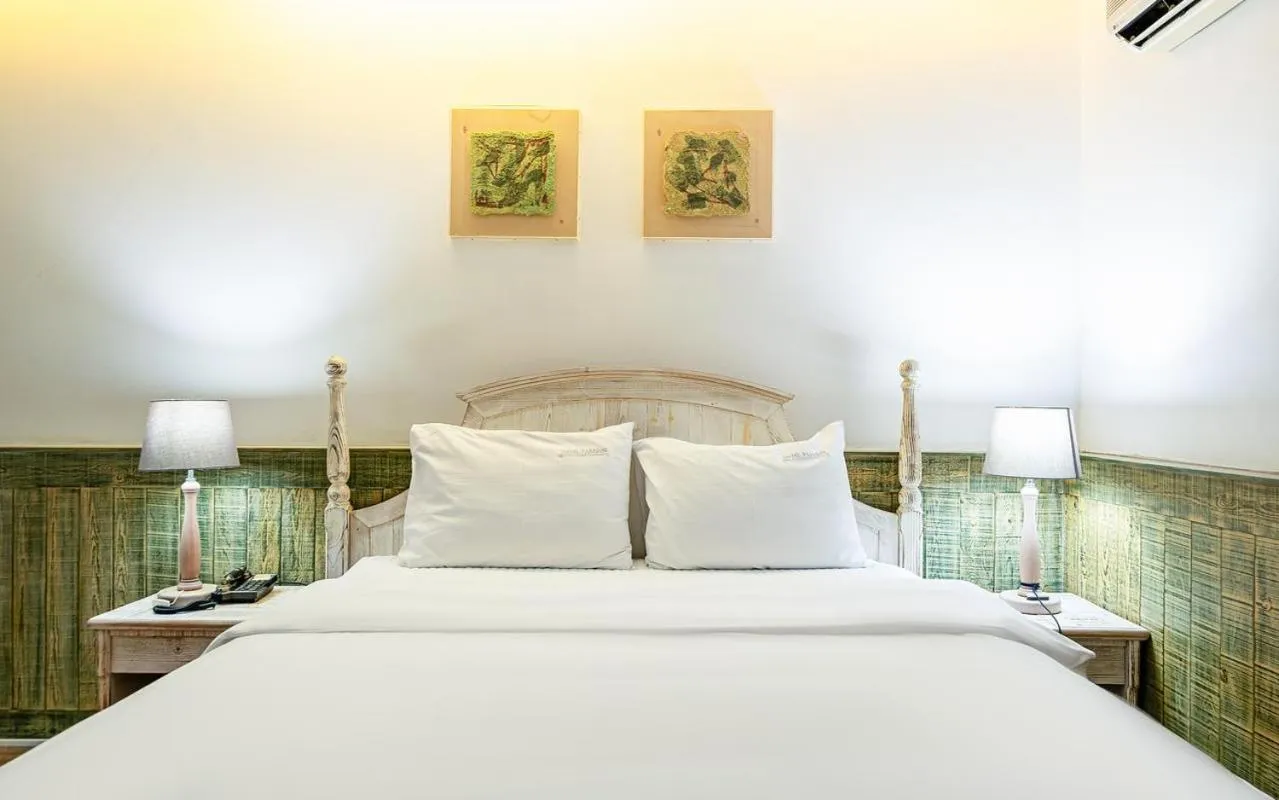 Bed in Asan Paradise