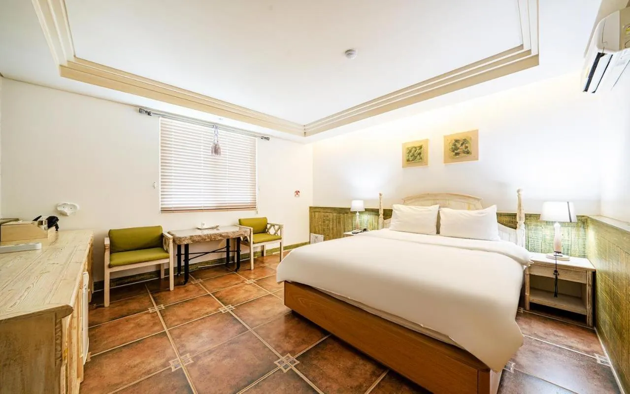 Bed in Asan Paradise