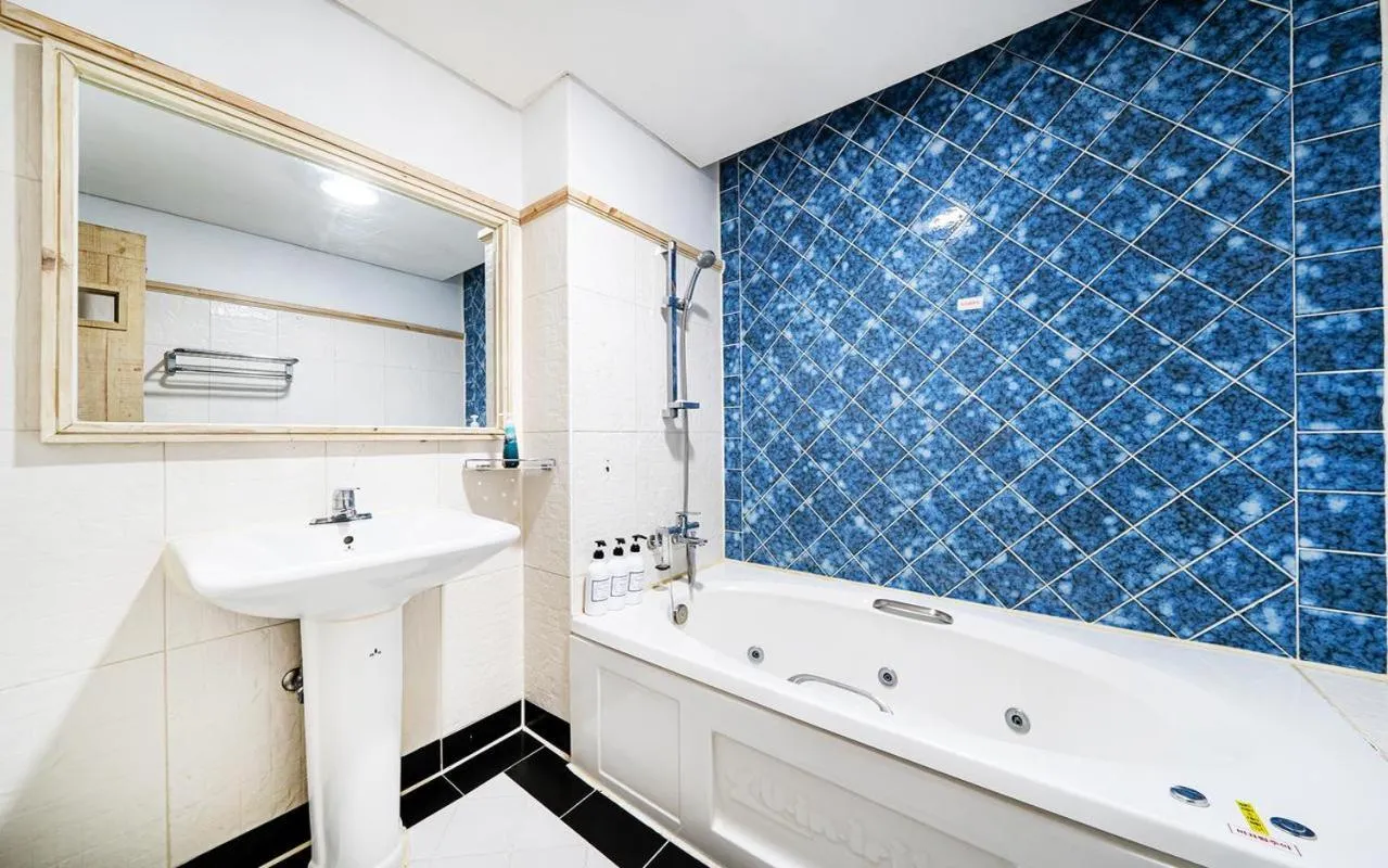 Shower in Asan Paradise