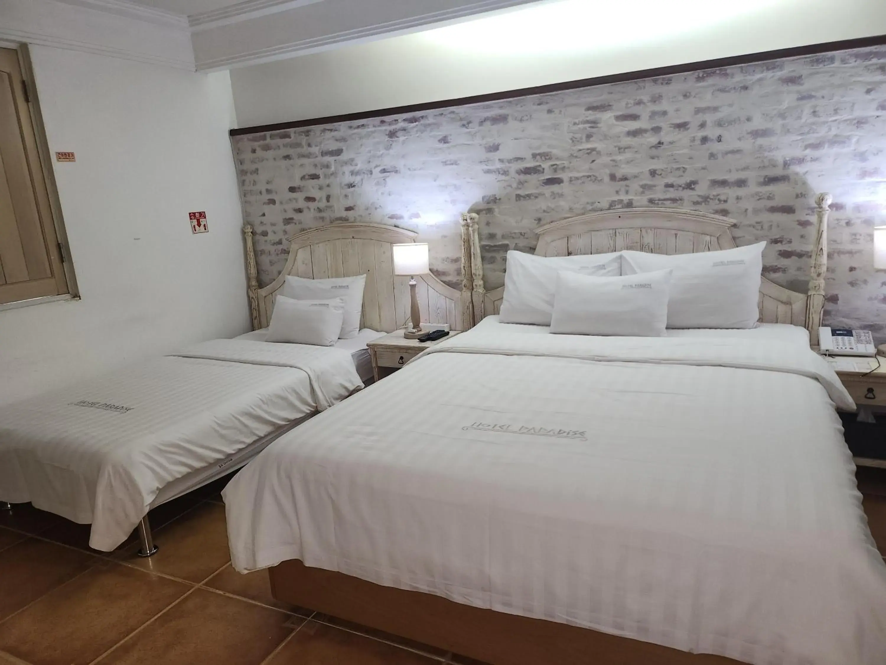 Twin Room in Asan Paradise Twin Room in Asan Paradise