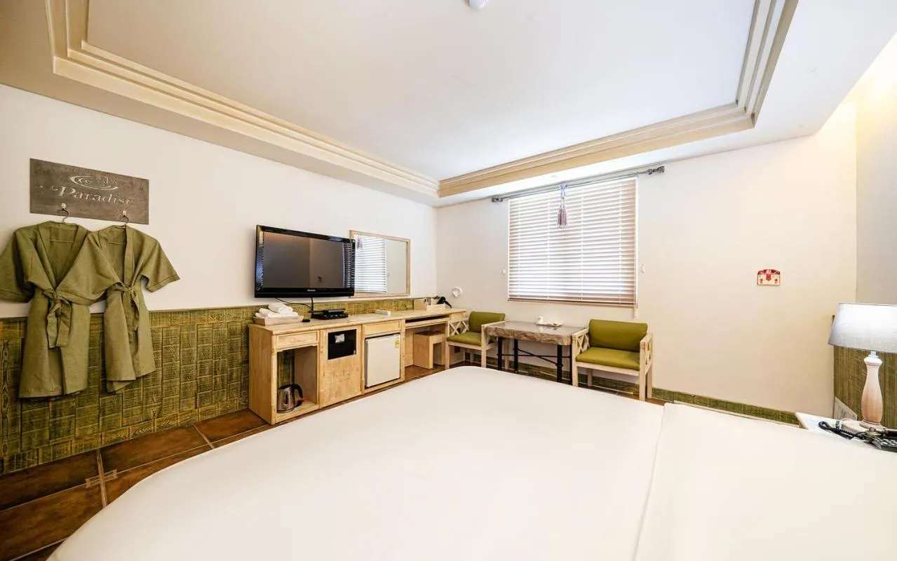 Bed in Asan Paradise