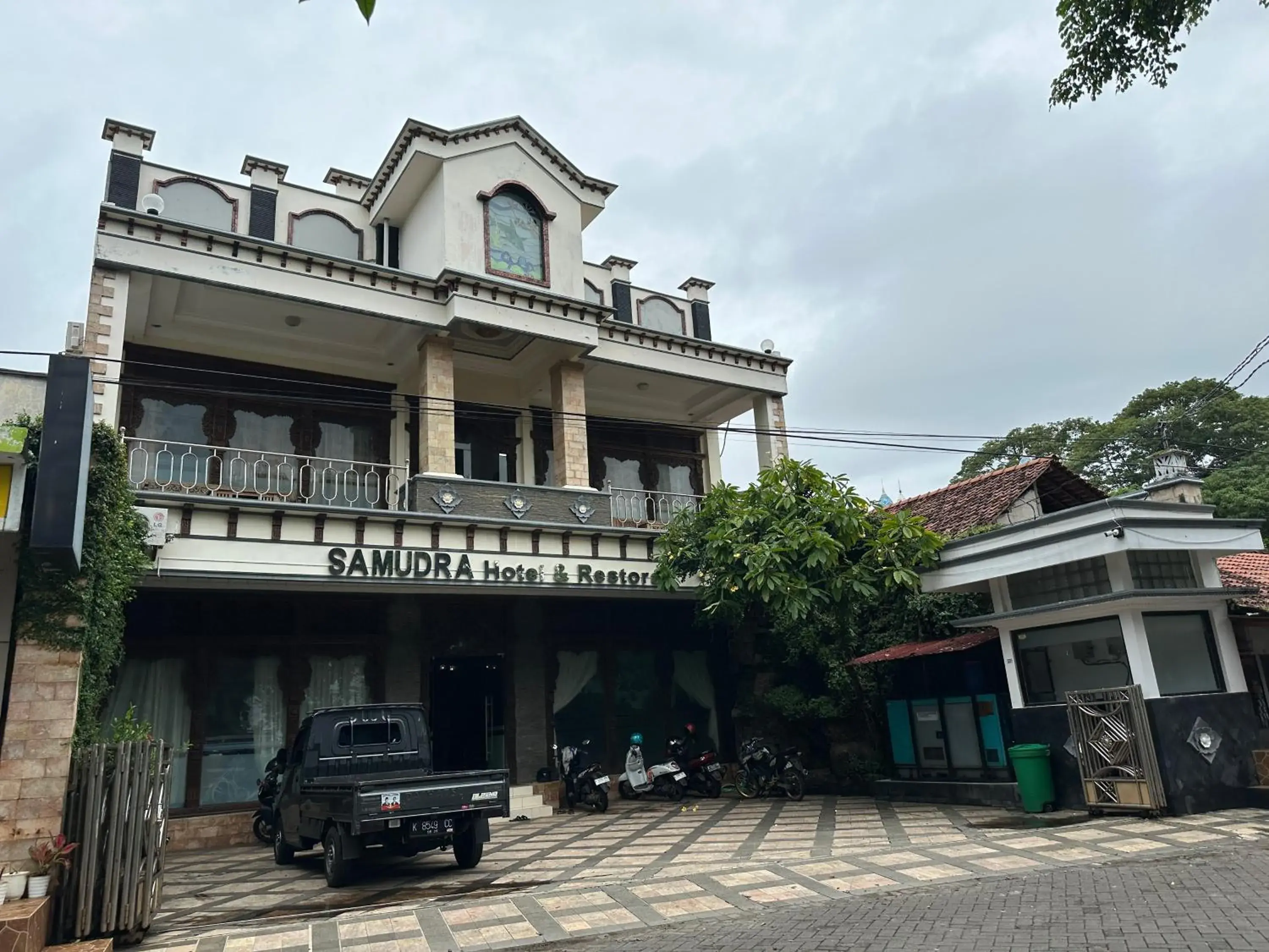 Property building in Samudra Hotel Property building in Samudra Hotel