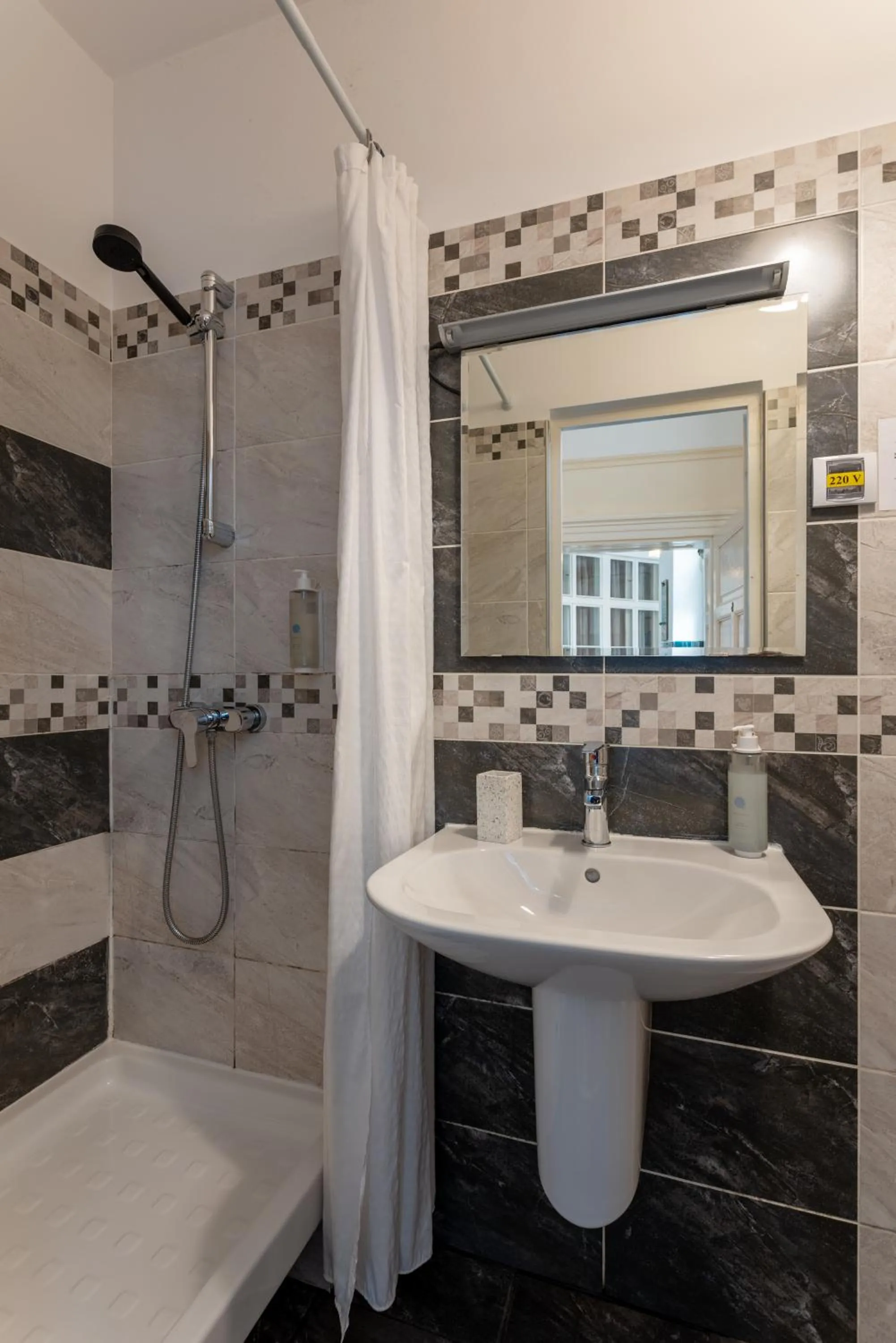 Bathroom in Casa Balcescu